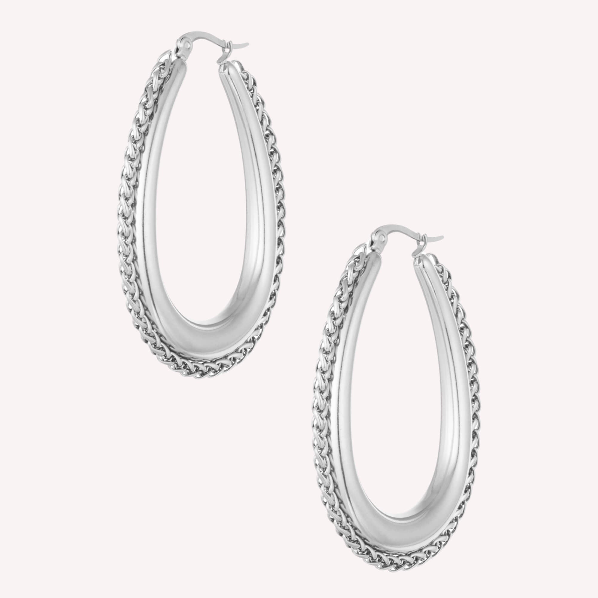 The Braided Beauty Oorbellen in het zilver - Zilveren grote oorbellen met gevlochten rand, nikkelvrij en hypoallergeen.