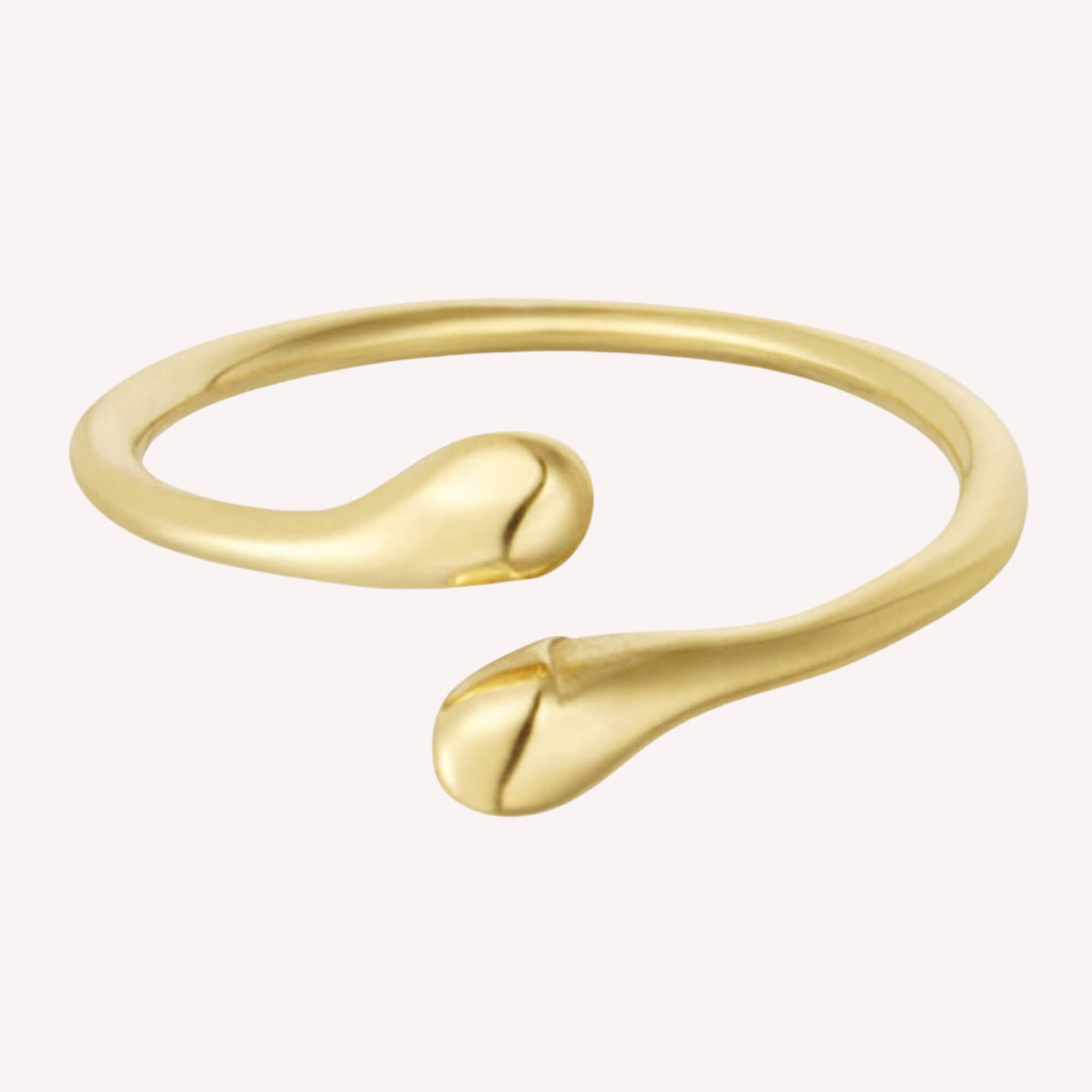Dewdrop Darling Ring goud - een gold plated minimalistische ring speciaal ontworpen voor vrouwen.
