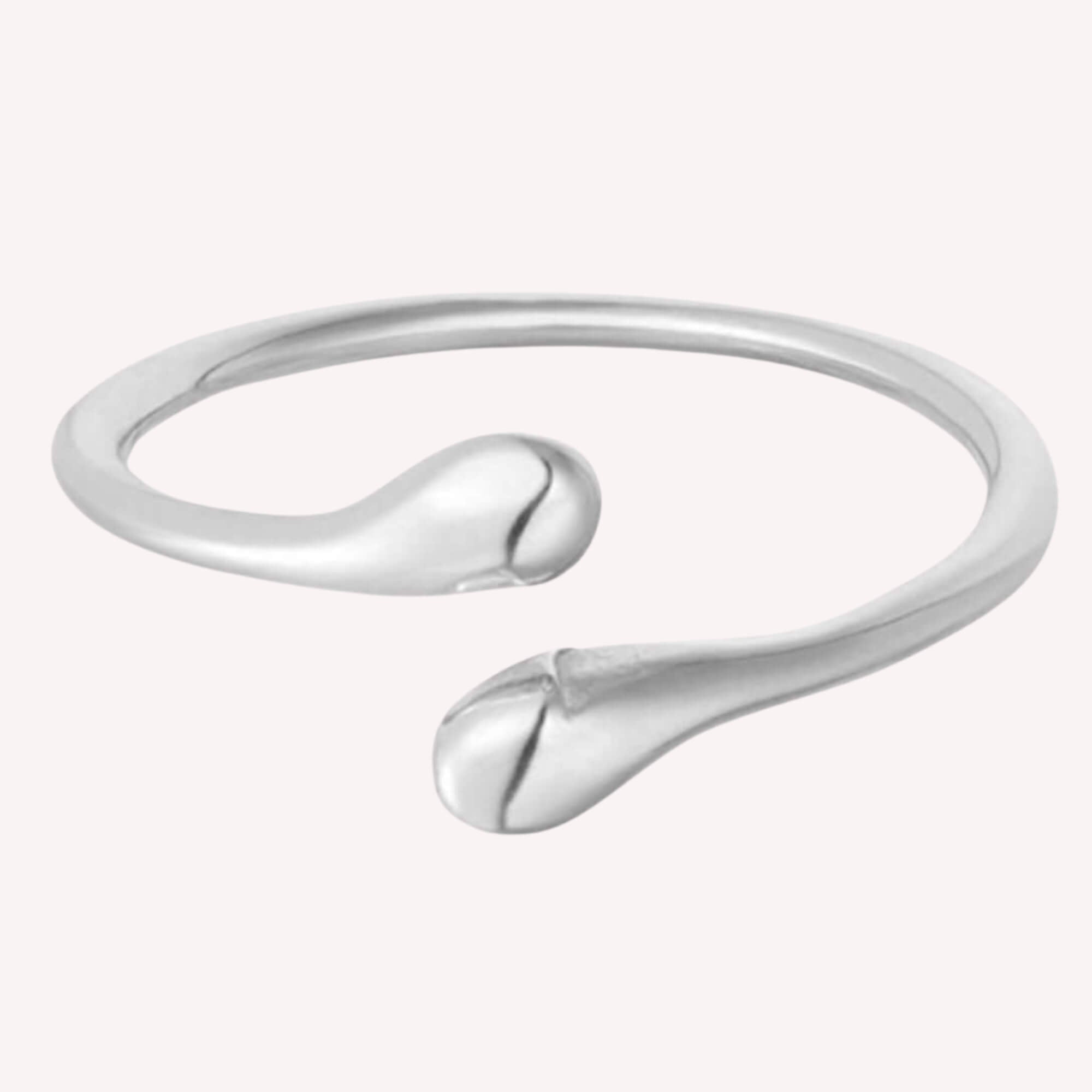 Dewdrop Darling Ring zilver - een subtiele roestvrij stalen ring die verstelbaar is en is ontworpen speciaal voor dames.