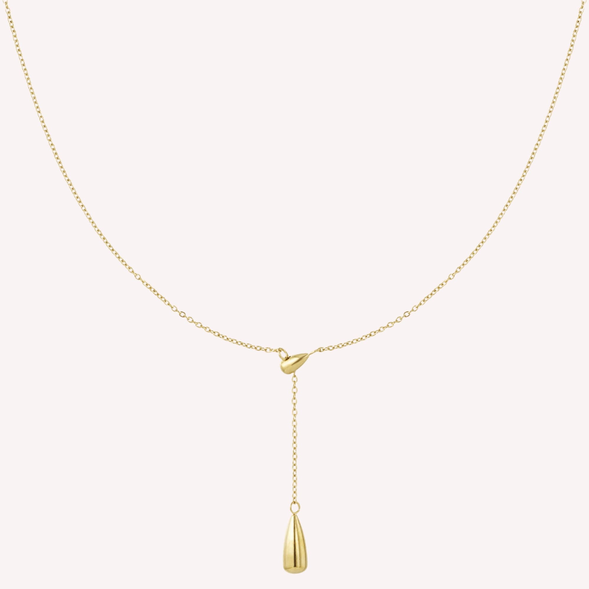 Goudkleurige roestvrij stalen ketting met druppelvormige hanger een elegante, minimalistische ketting voor vrouwen.