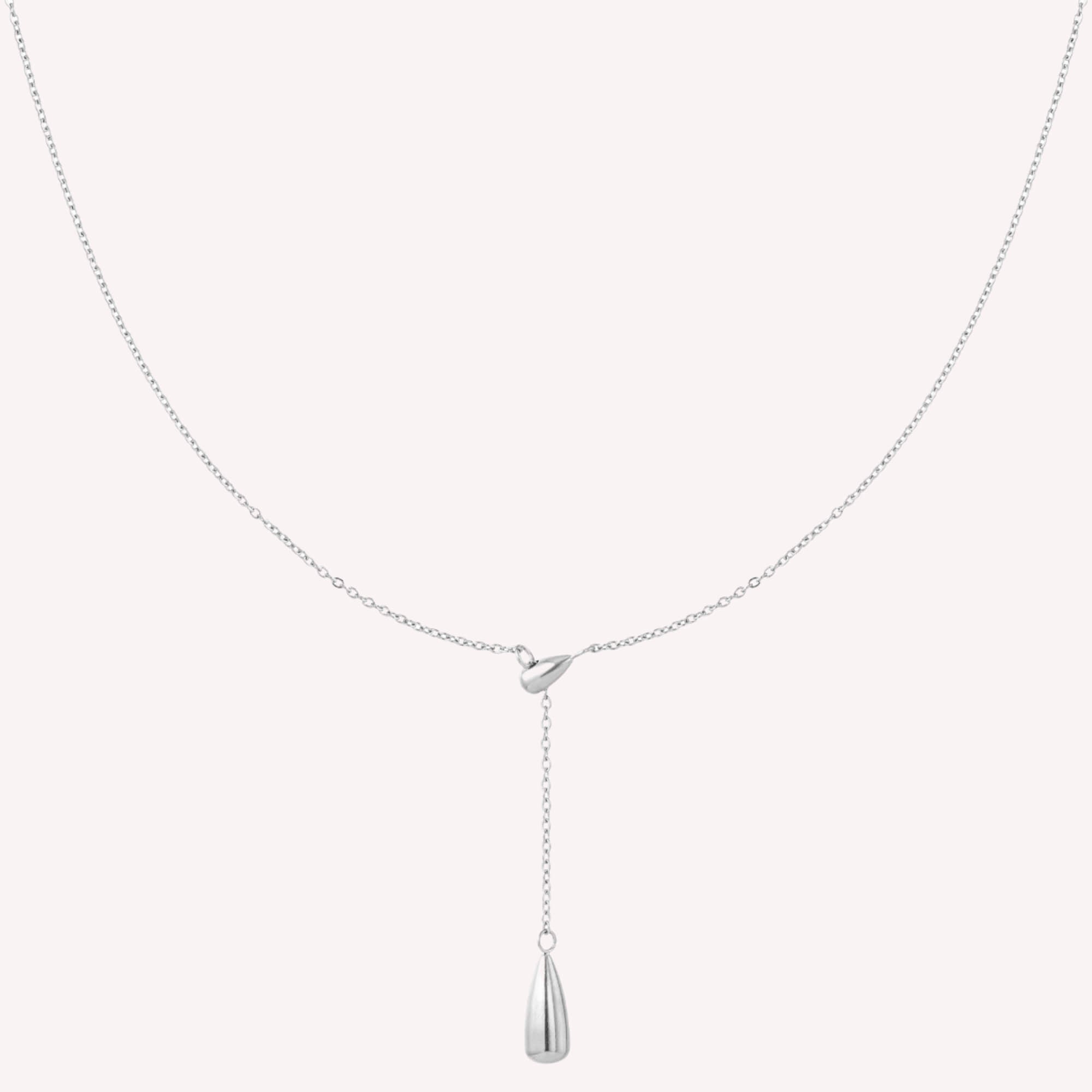 Zilveren roestvrij stalen ketting met minimalistisch druppelontwerp een tijdloze ketting voor vrouwen met stijl.