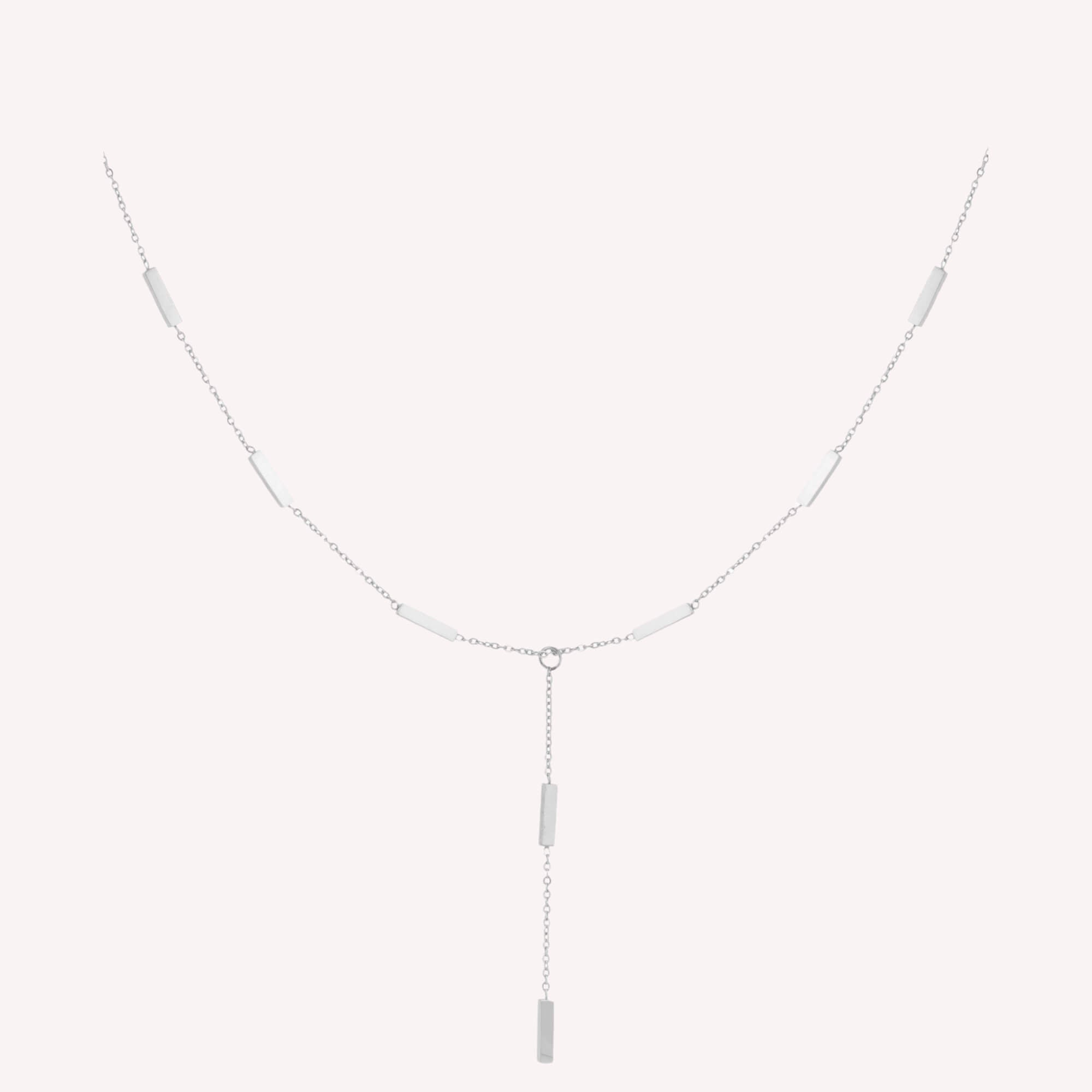 Lange gouden decolleté ketting met subtiele rechthoekige details – roestvrij staal, minimalistisch en stijlvol.