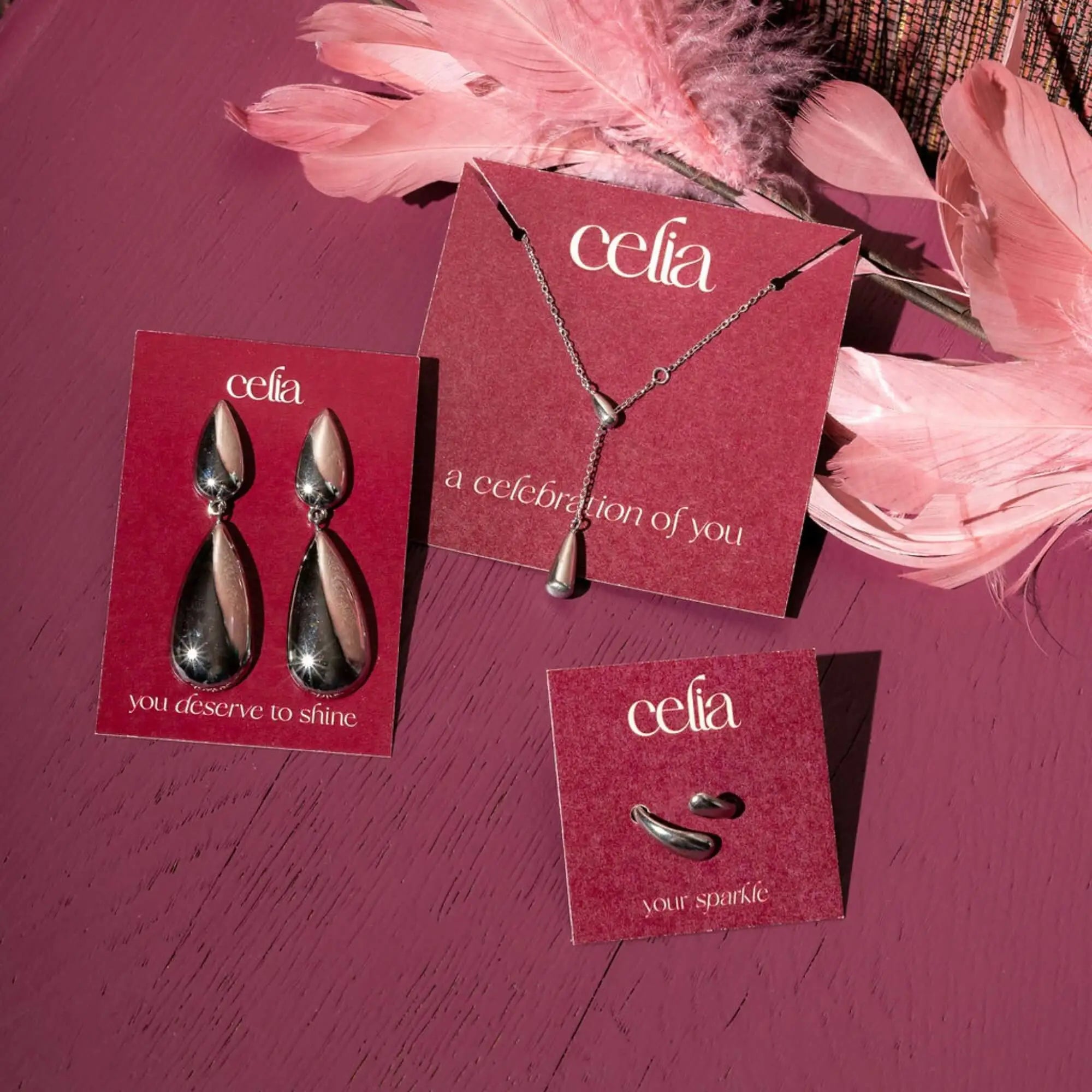 Flow of Elegance Sieradenset zilver – Zilveren sieradenset met sierlijke flow-vorm. Stijlvol, vrouwelijk en perfect als symbool van innerlijke kracht.