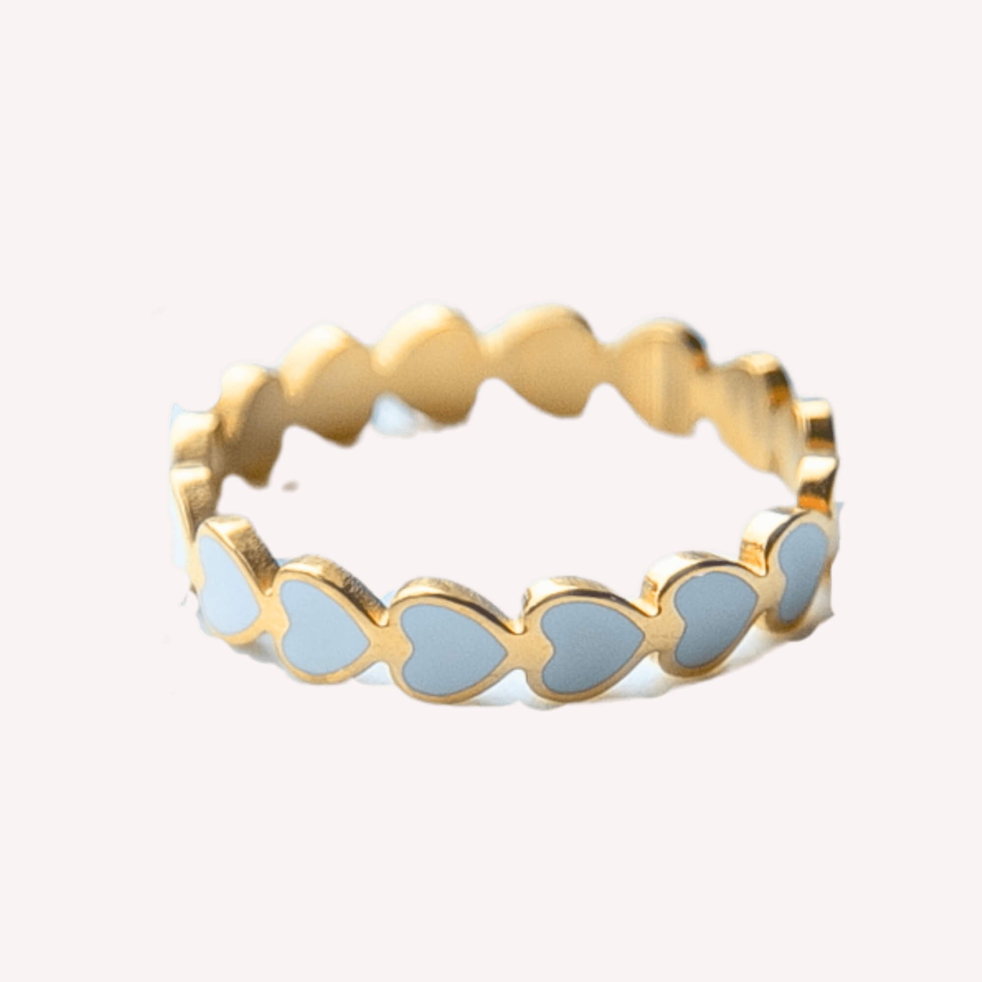 Hearts in Harmony Ring wit – subtiele witte hartjesring voor vrouwen, roestvrij staal en hypoallergeen.