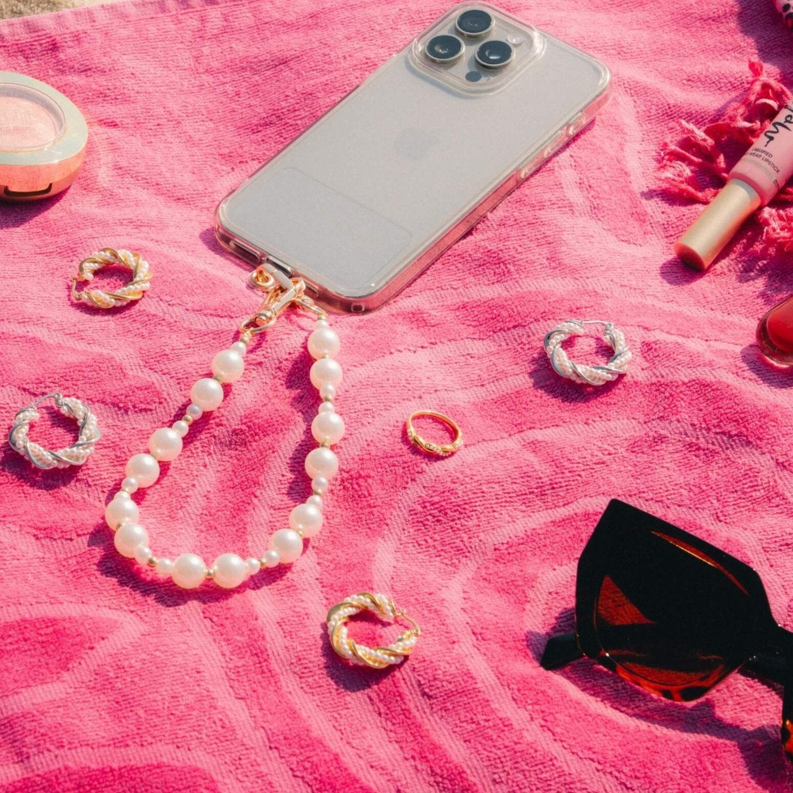 Telefoonkoord met parels kort - Call Me Pearlfect telefoonkoord zonder hoesje