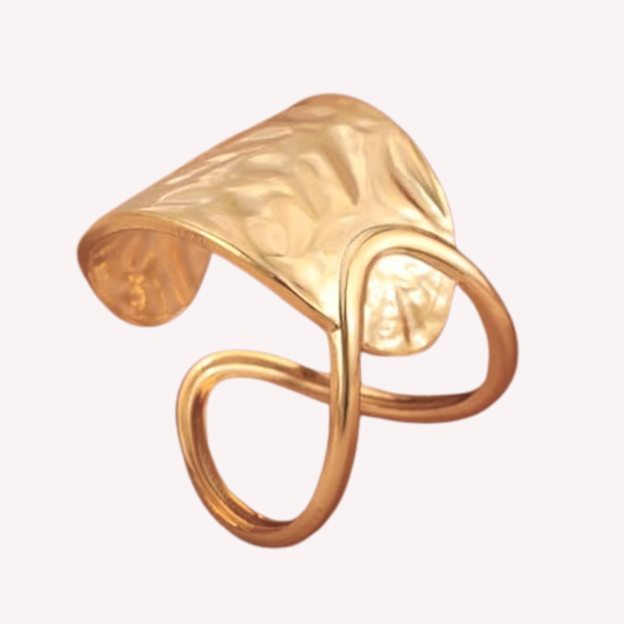 Meet Me in the Middle Ring goud: een verstelbare rvs ring die aan de ene kant dicht is en aan de andere kant open, komt samen in het midden.