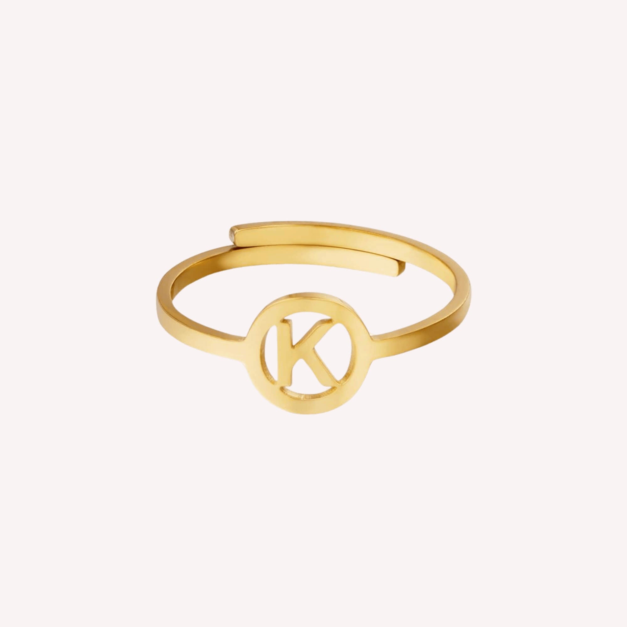 Gouden vrouwen ring K – Fijne letterring