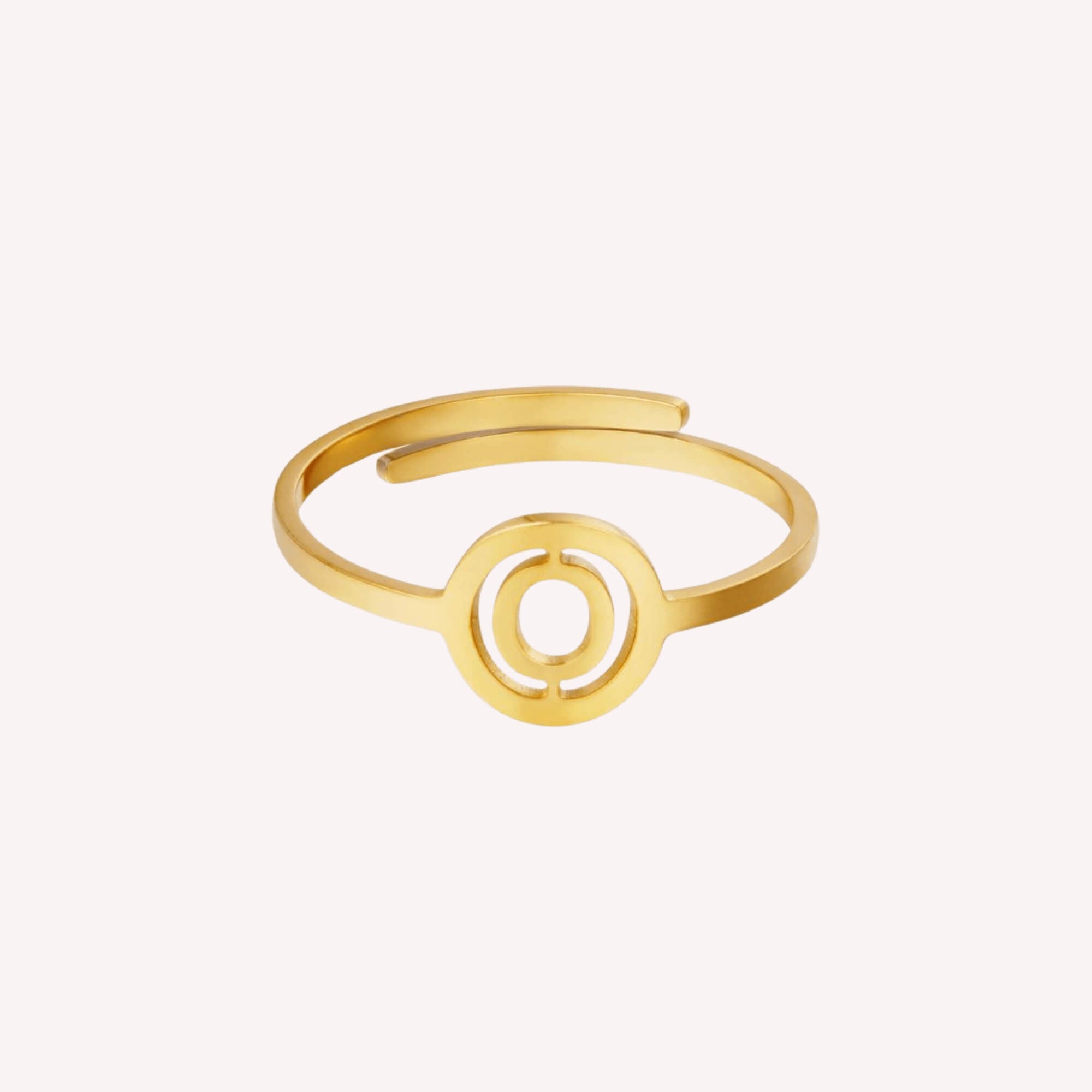 Gouden initiaal ring O – Hypoallergene ring van RVS.