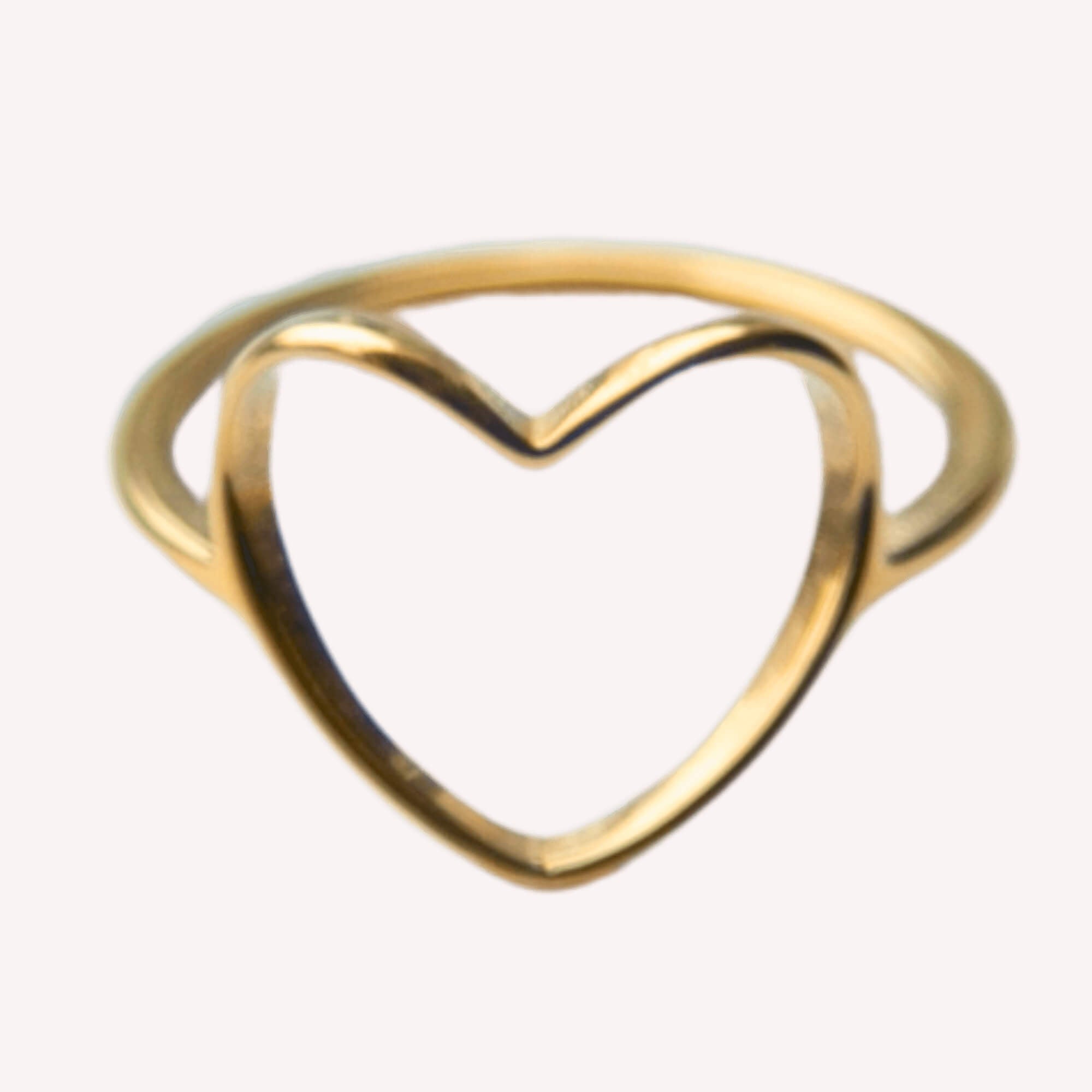 Heart Wide Open Ring – Gouden hart ring van hypoallergeen roestvrij staal.