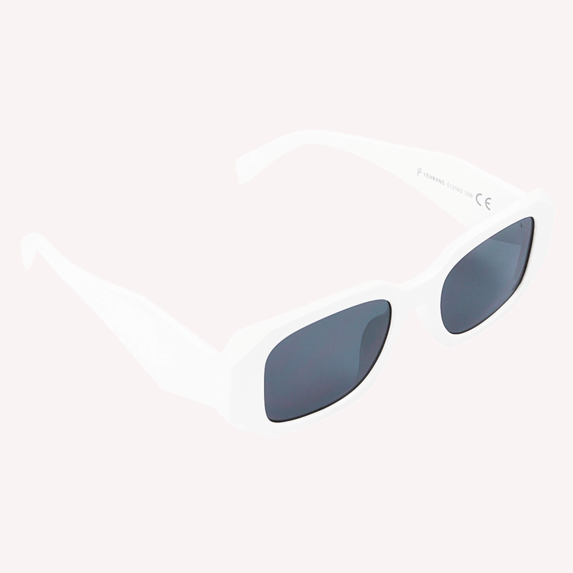 Witte Looking Sharp zonnebril – moderne dames zonnebril met unieke vorm, elegant en opvallend.