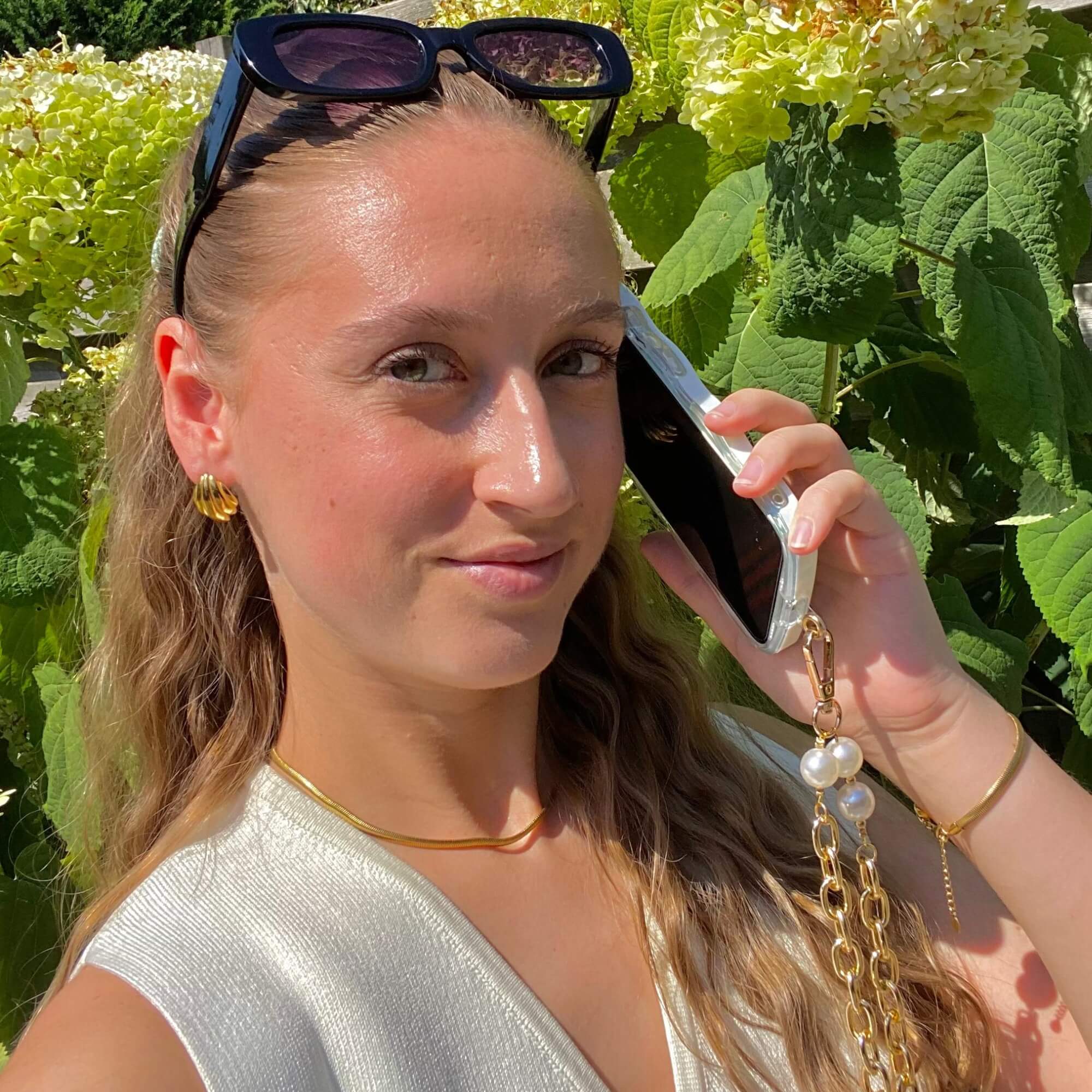 Retro zonnebril zwart voor vrouwen - Eye’m the One gedragen door model