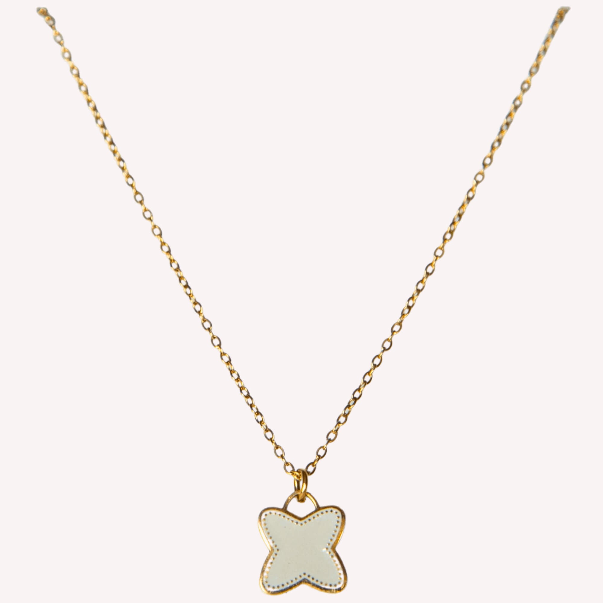 Ketting met klaver bedel in de kleur wit