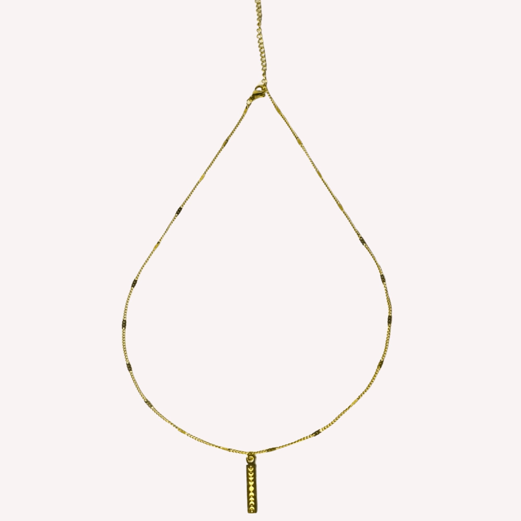 Ketting met een maanstanden bedel in het goud