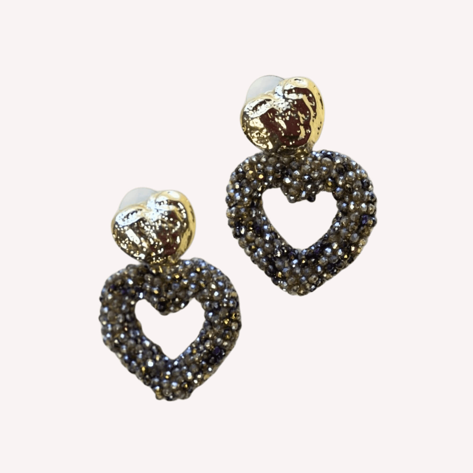 Heart of Beads in taupe – unieke kralen oorbellen in taupe kleur.