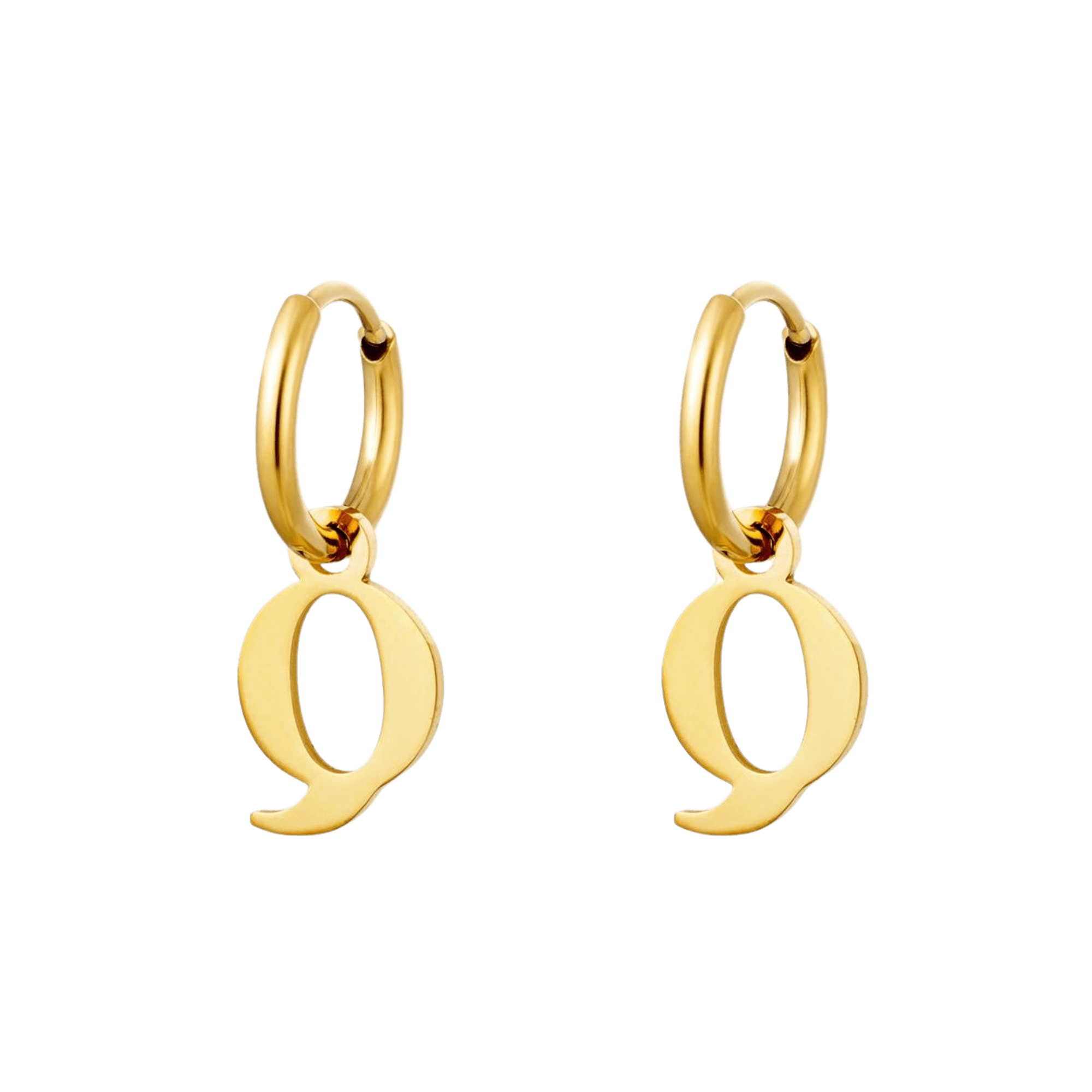 Initial Love Oorbel goud met letter Q, straalt zelfvertrouwen uit – gouden letter oorbellen met de letter Q.