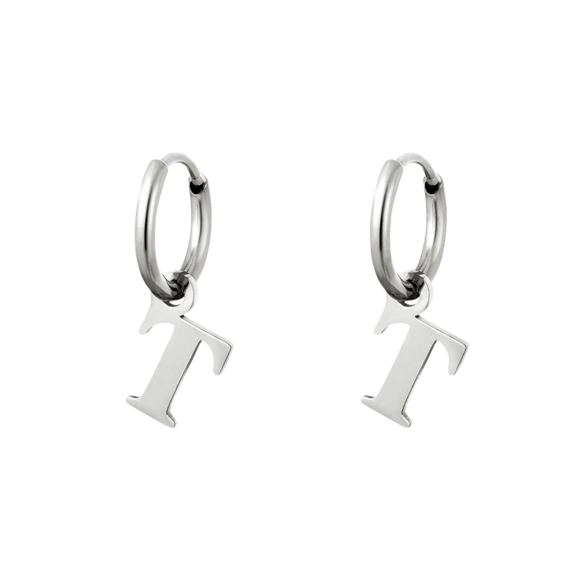 Initial Love Oorbel zilver met letter T, herinnert je aan wat belangrijk is – letter oorbellen zilver met de letter T.