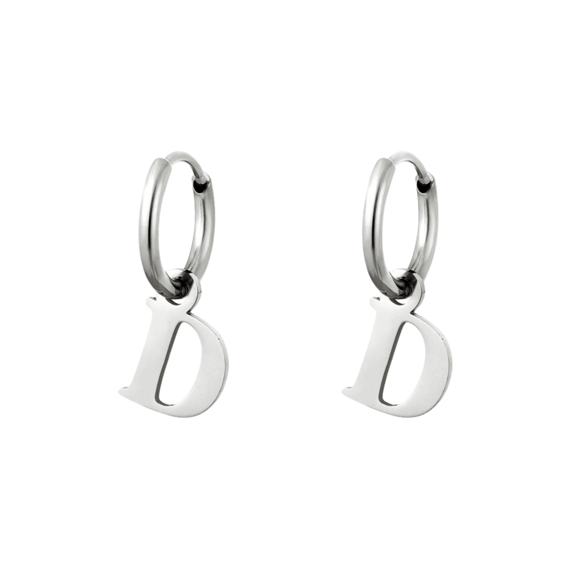 Initial Love Oorbel zilver met letter D, is een subtiele knipoog naar zelfliefde – D letter oorbellen zilver
