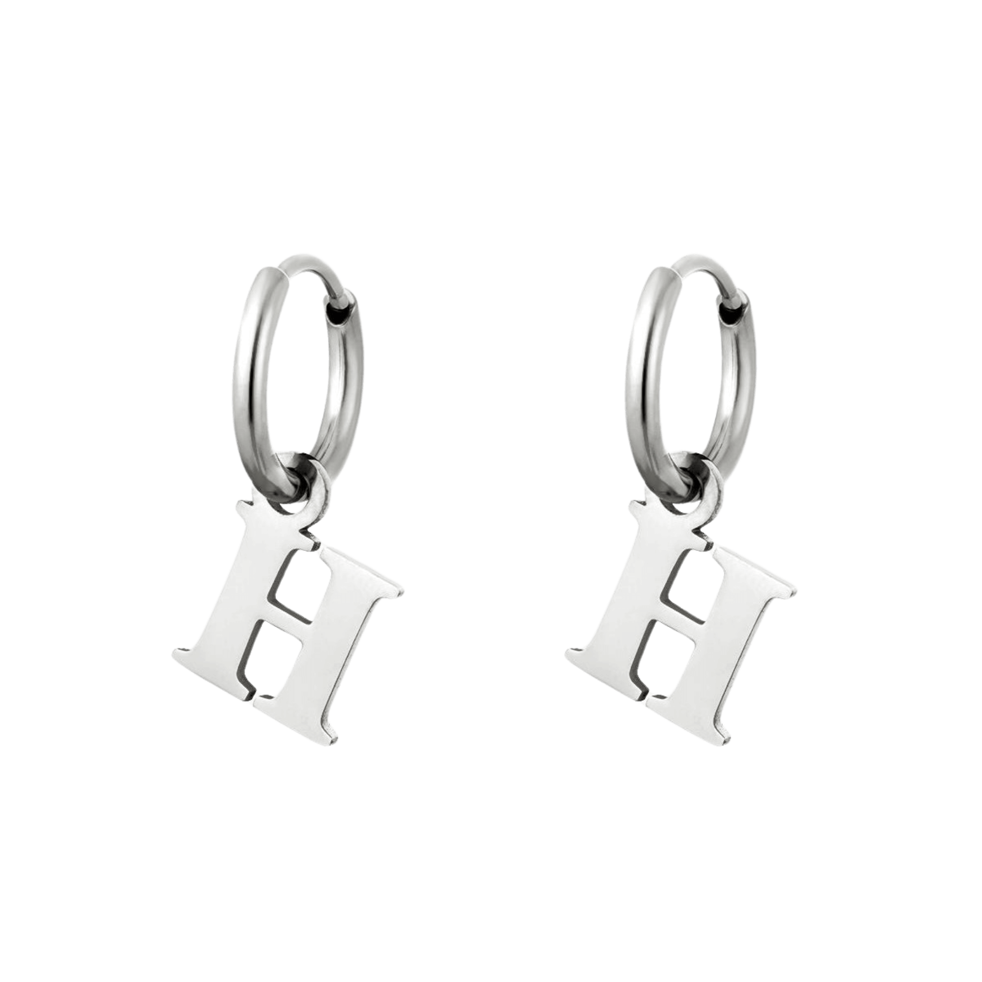 Initial Love Oorbel zilver met letter H, voegt een sprankje liefde toe – letter oorbellen zilver met de letter H.