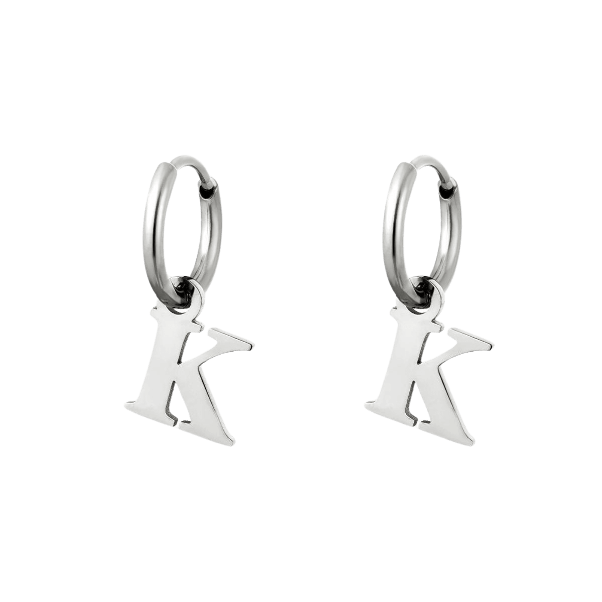 Initial Love Oorbel zilver met letter K, past perfect bij elke gelegenheid – K letter oorbellen in het zilver.