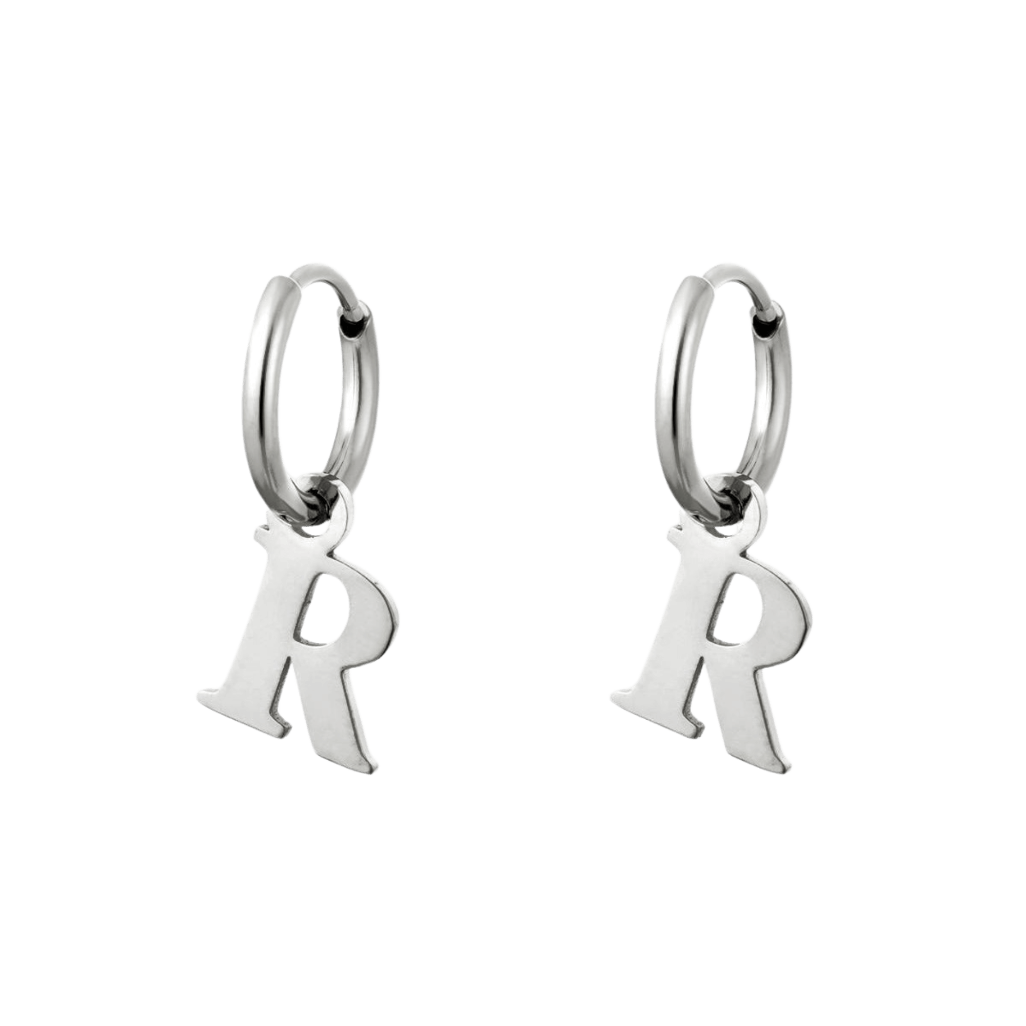Initial Love Oorbel zilver met letter R, past bij jouw dagelijkse ritueel – R letter oorbellen zilver.