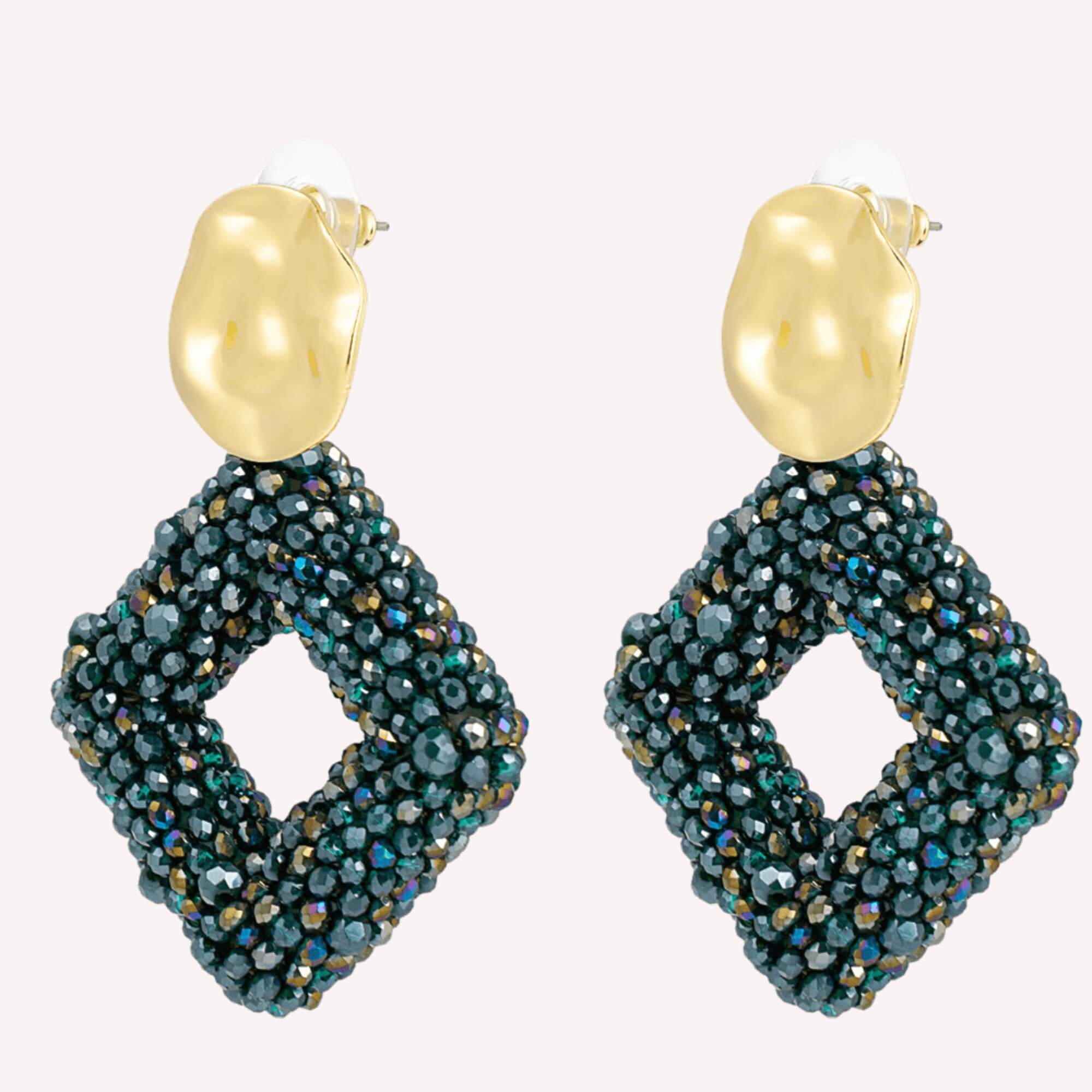 Beaded Diamonds Oorbellen groen – unieke oorbellen met gekleurde groene kralen in diamantvorm.