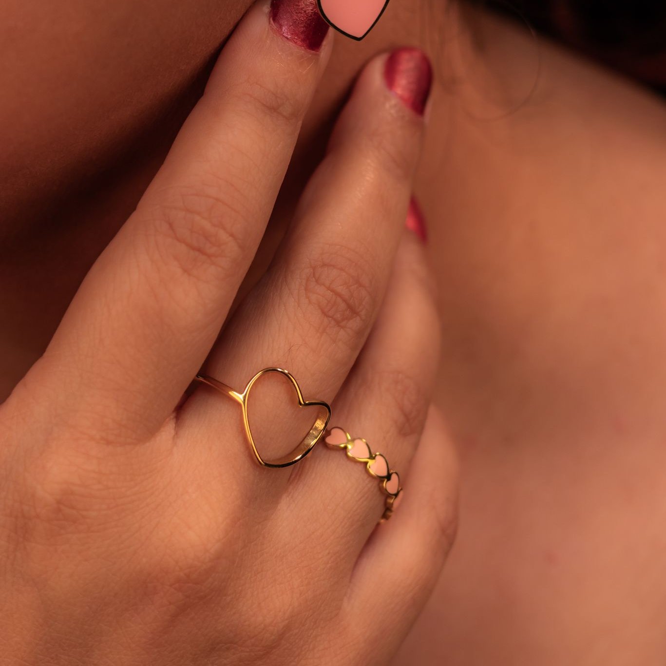 Heart Wide Open Ring aan hand – gouden hart ring voor vrouwen, hypoallergeen en roestvrij staal, perfect voor elke look.