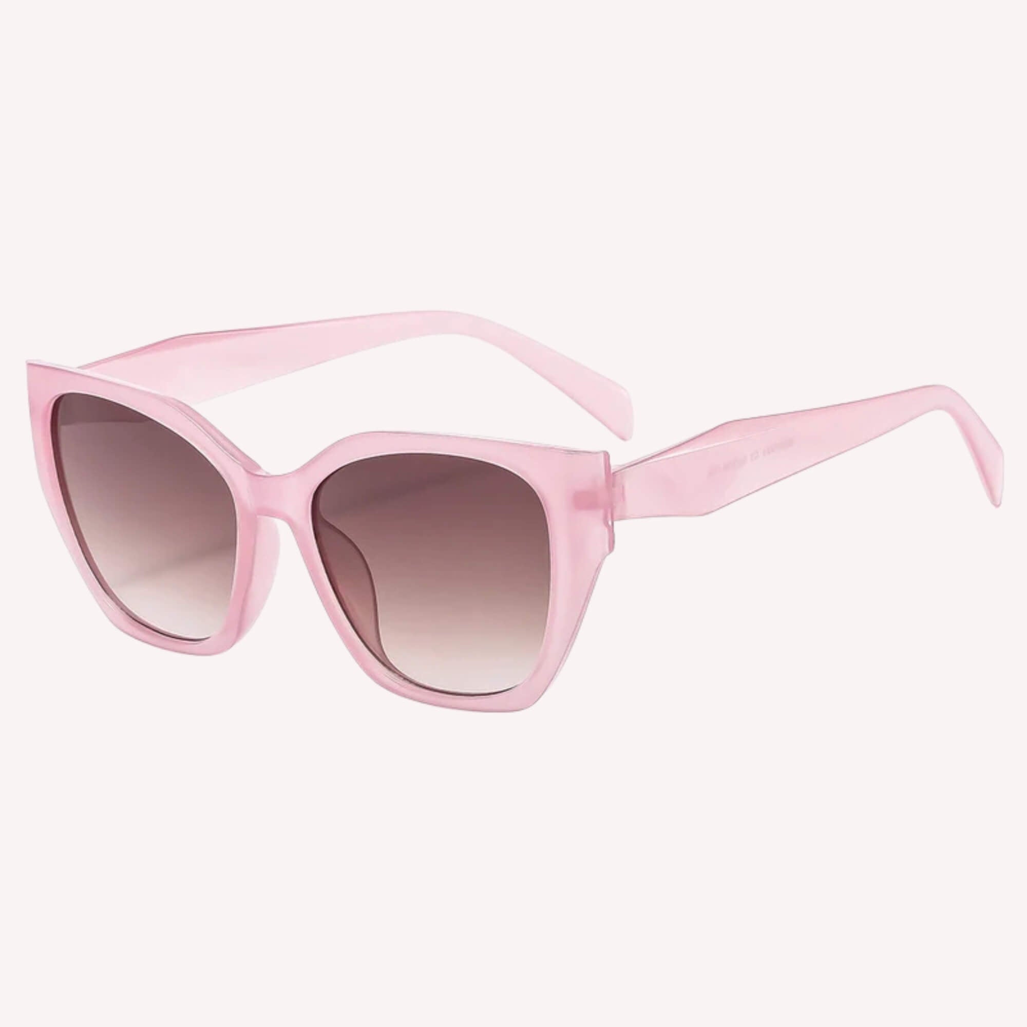 Roze Shady Lady zonnebril – grote vrouwen zonnebril met roze montuur, voor een zachte vrouwelijke look.