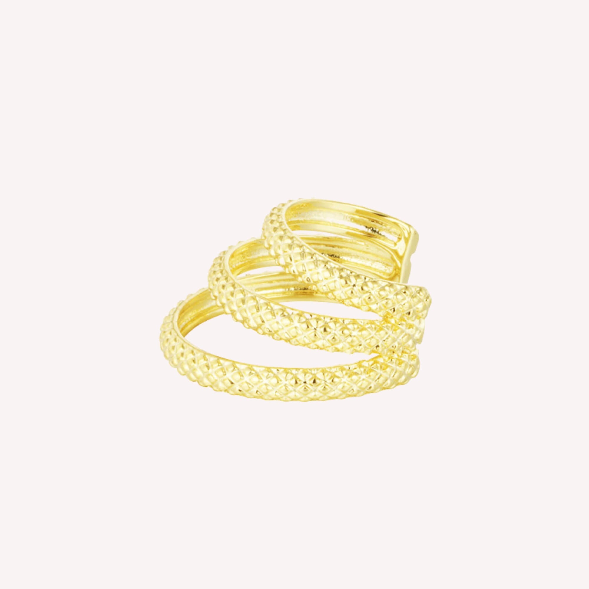 Gouden ear cuff zonder gaatjes met drie lagen voor een stijlvolle look