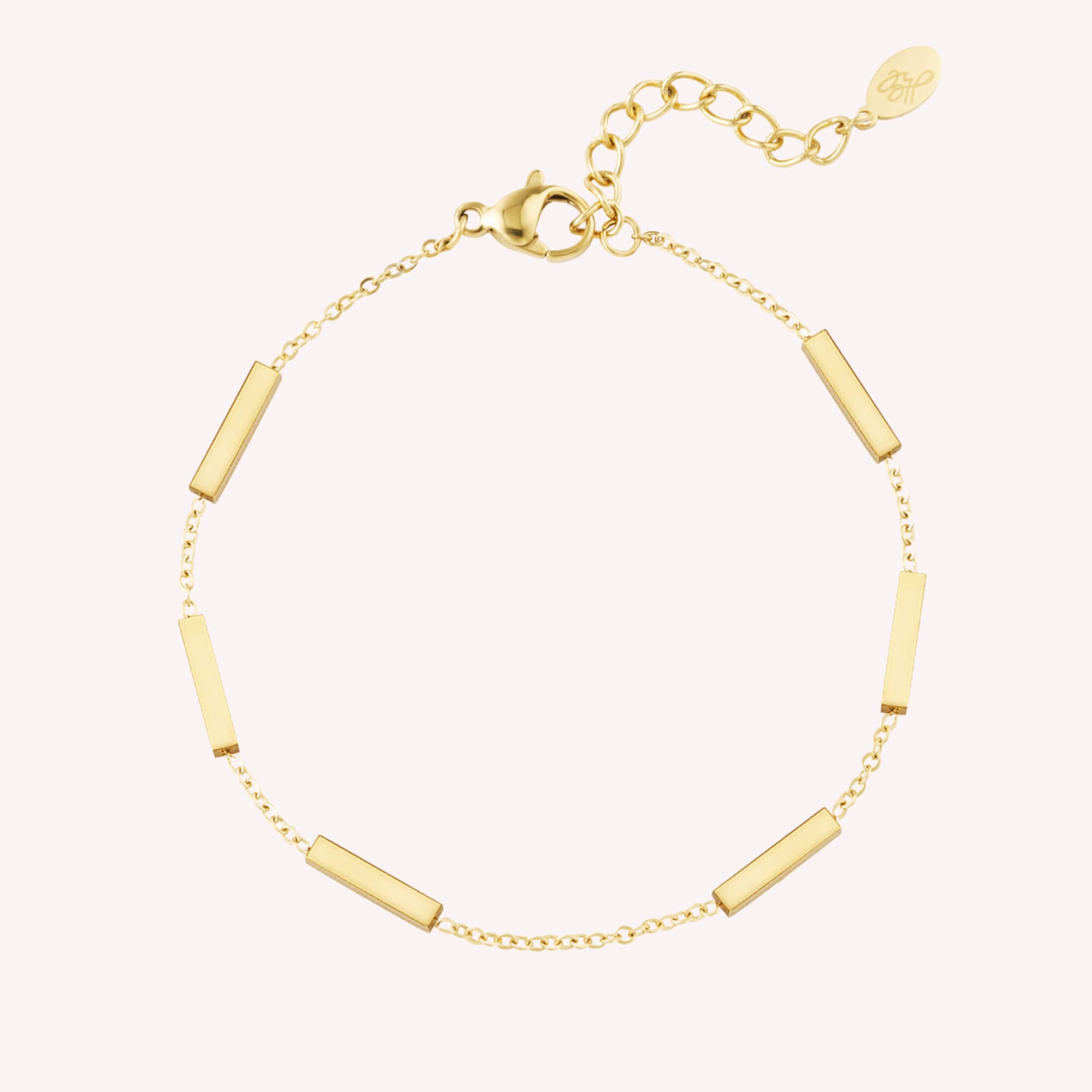 Gouden armband met rechthoekige kokers, perfect voor een verfijnde look