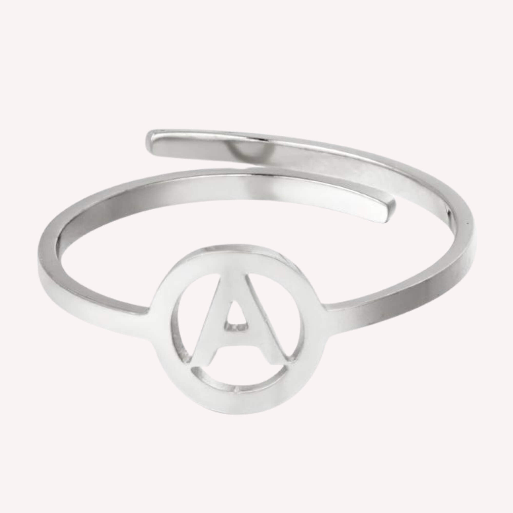 Zilveren letter ring A – Verstelbare ring met initiaal voor vrouwen.