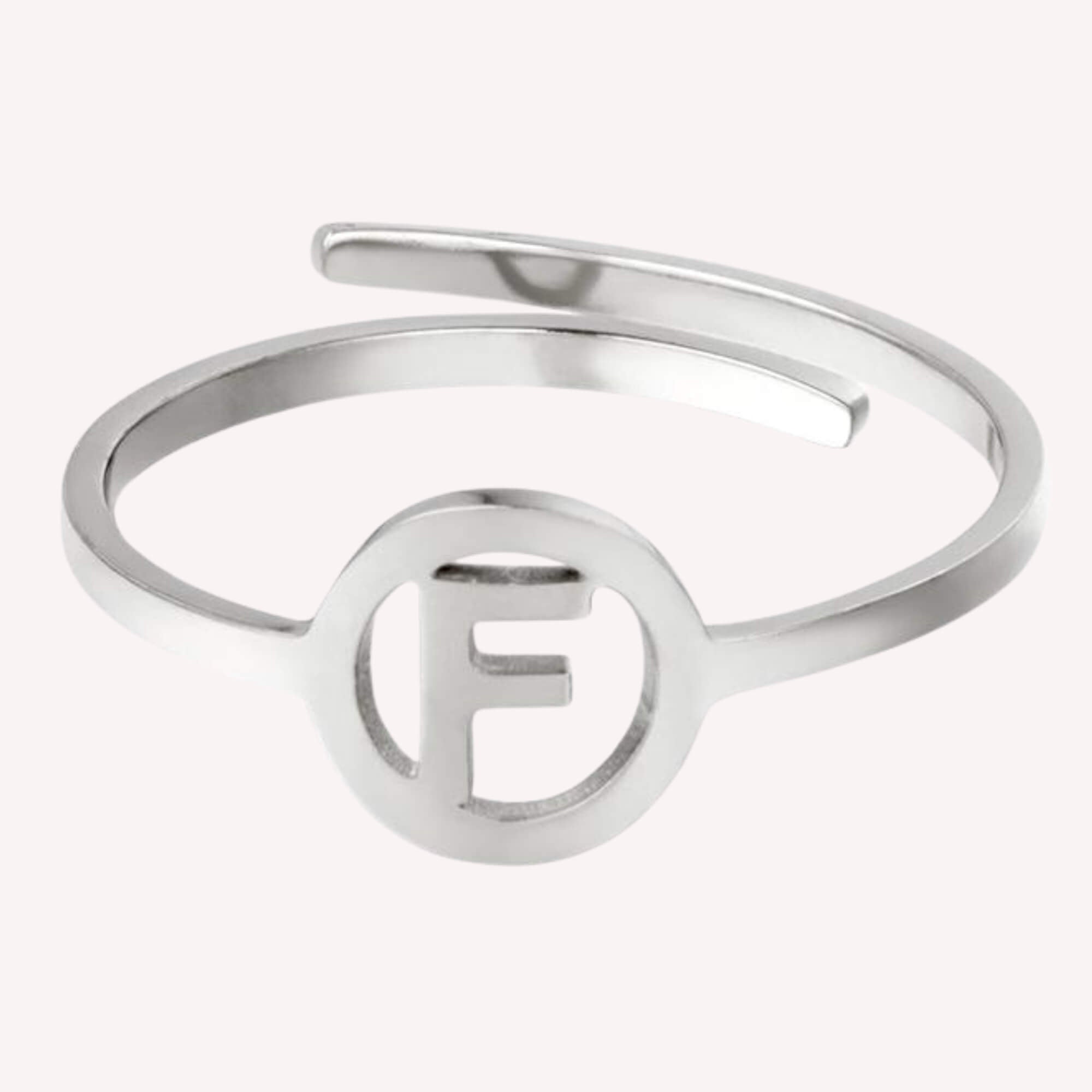 Zilveren letter ring F – Stijlvol ring van RVS met initiaal F.