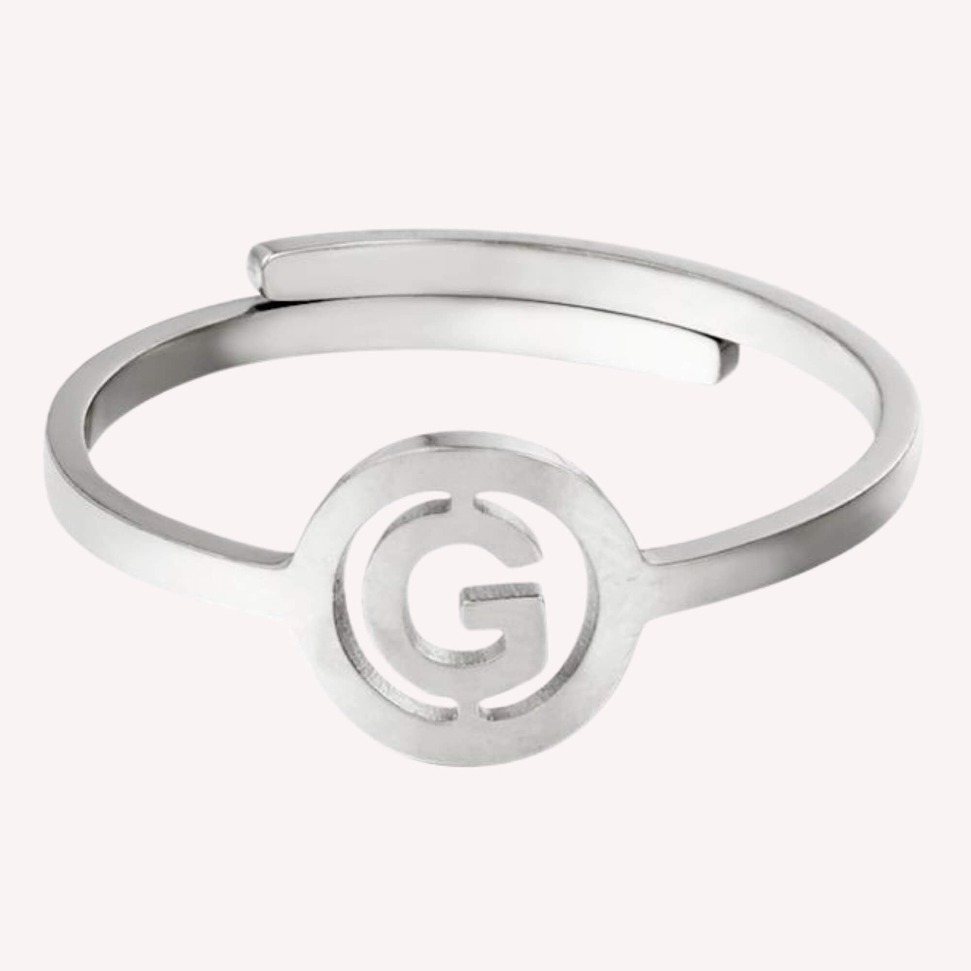 Zilveren ring met letter G – Hypoallergene ring met initiaal G.