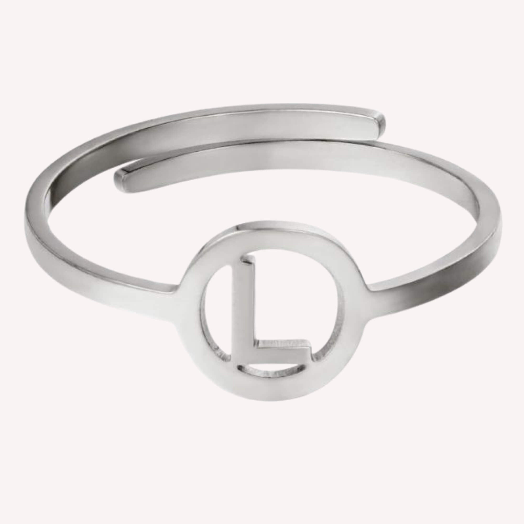 Zilveren vrouwen ring L – Roestvrij stalen ring voor vrouwen met de letter L.