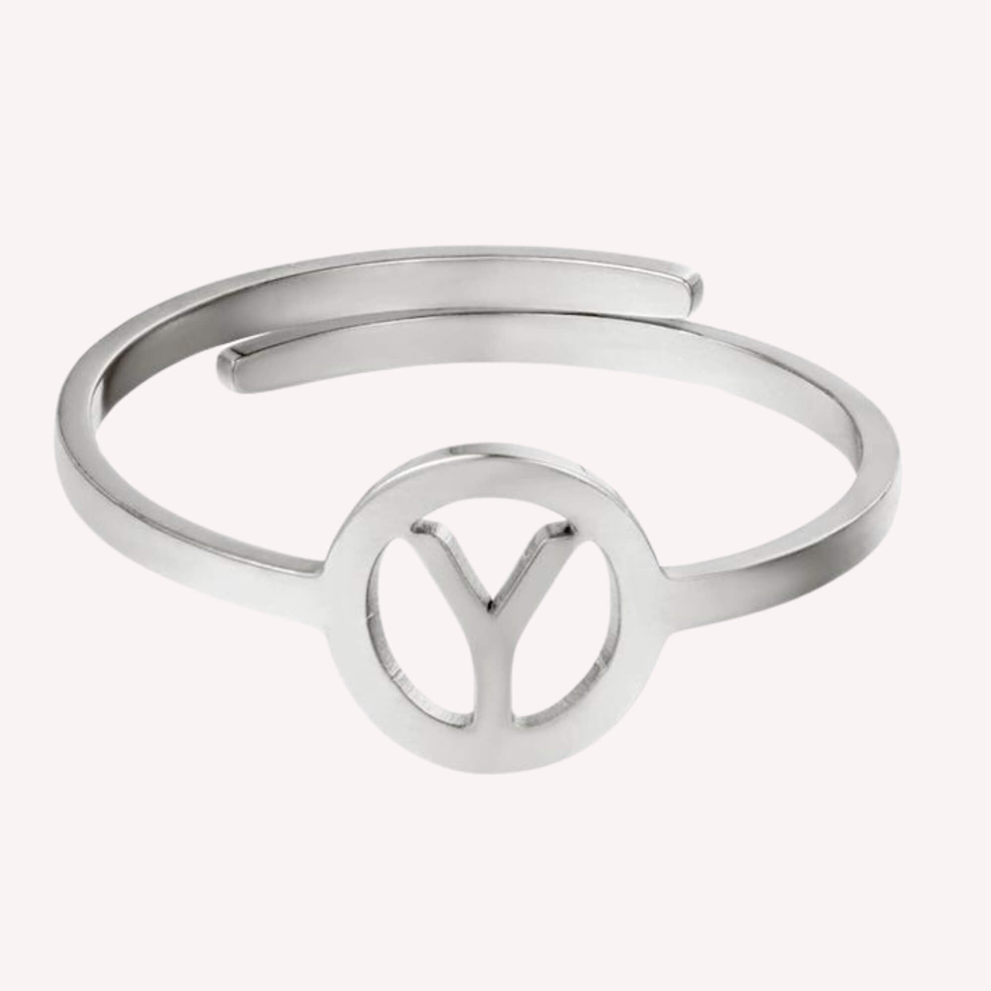 Zilveren initiaal ring Y dit is de The One Letter Ring in het zilver met de letter Y.