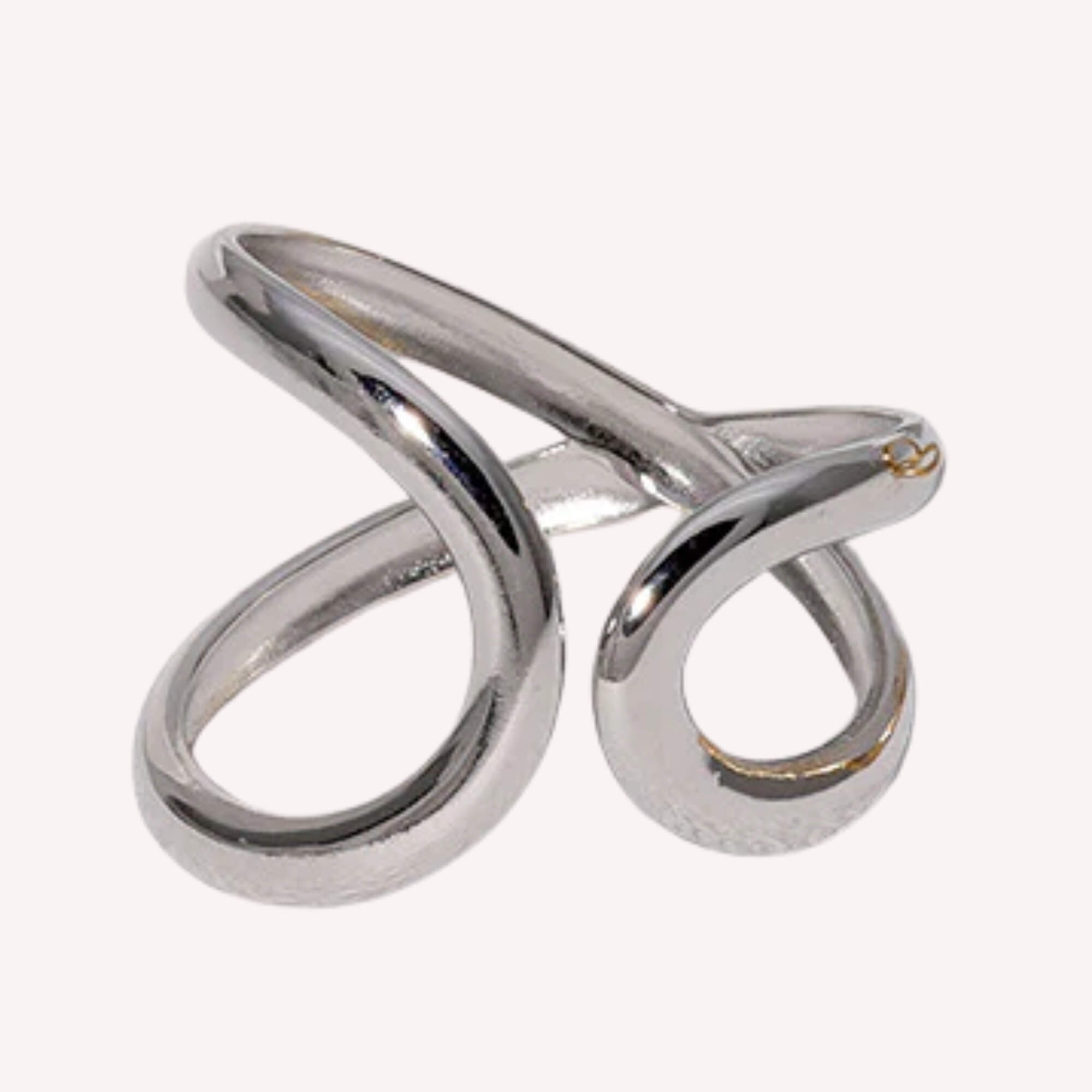 Zilveren Where We Meet Ring. Een ring die aan de achterkant kruist en aan de voorkant met rondingen samenkomt. Verstelbaar van maat 19 t/m 22.