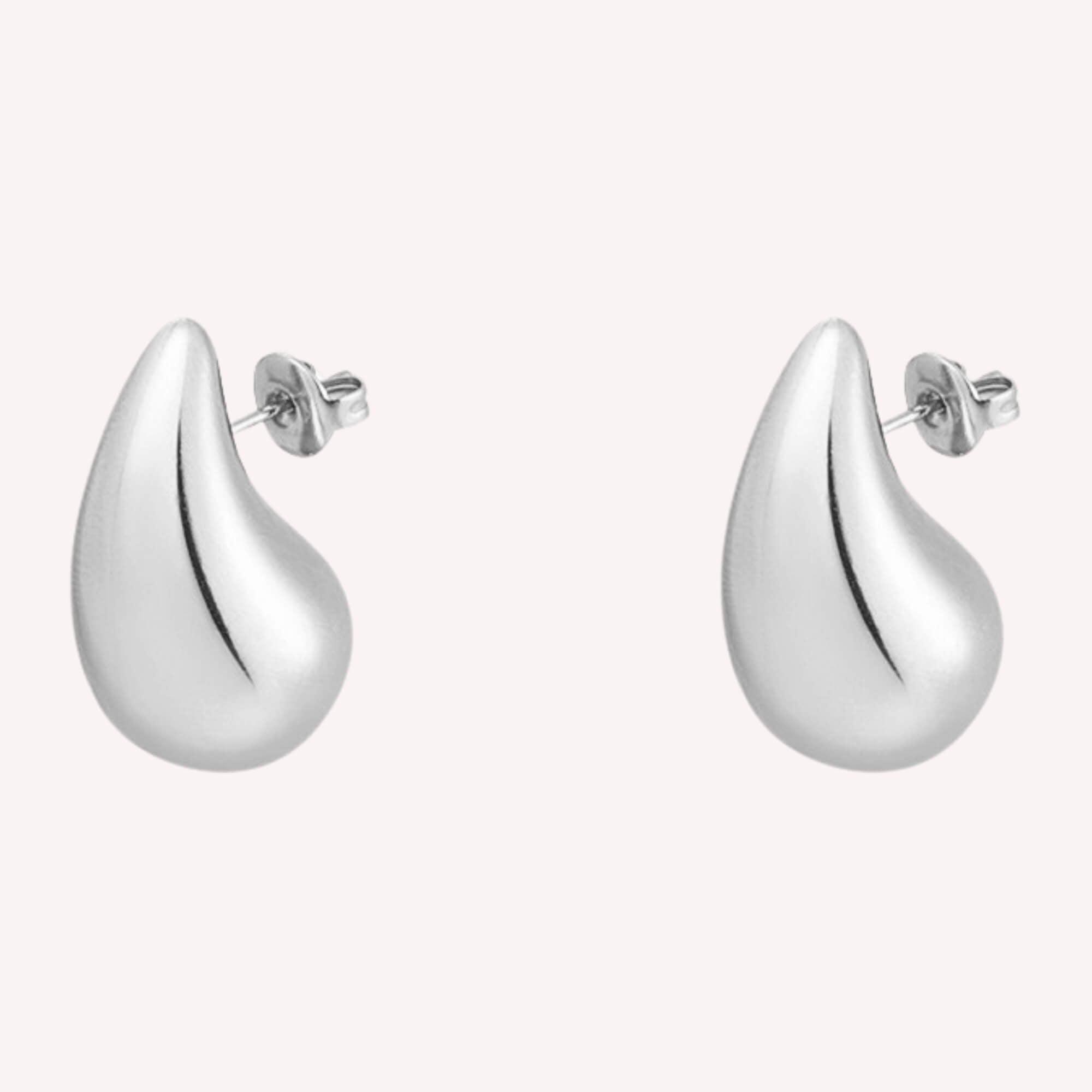 Zilveren In the Droplight Oorbellen – Basic: elegante basic druppel oorbellen voor vrouwen in het zilver.