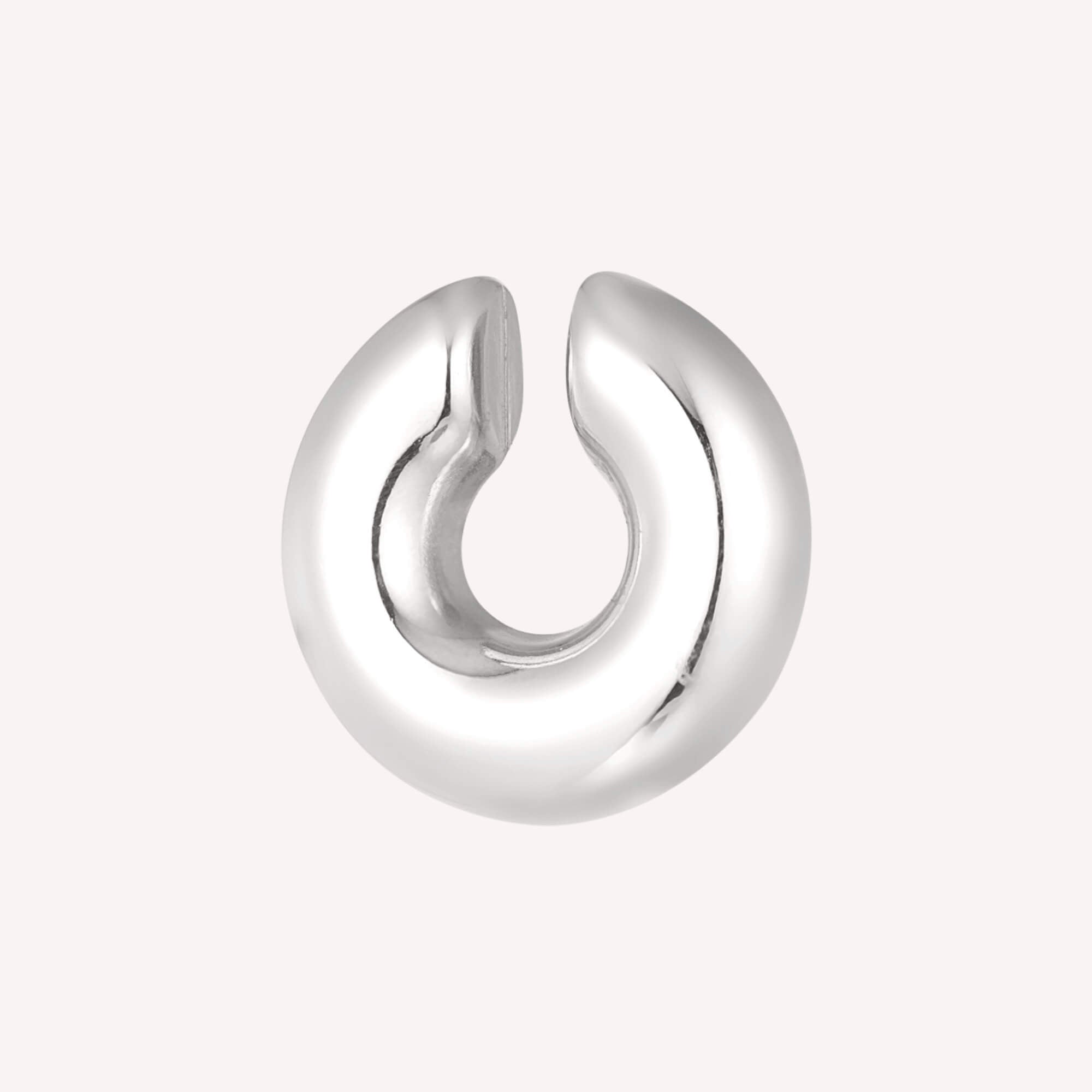 Zilveren Cuff & Confidence Ear Cuff – een grote grote ear cuff in het zilver voor dames.