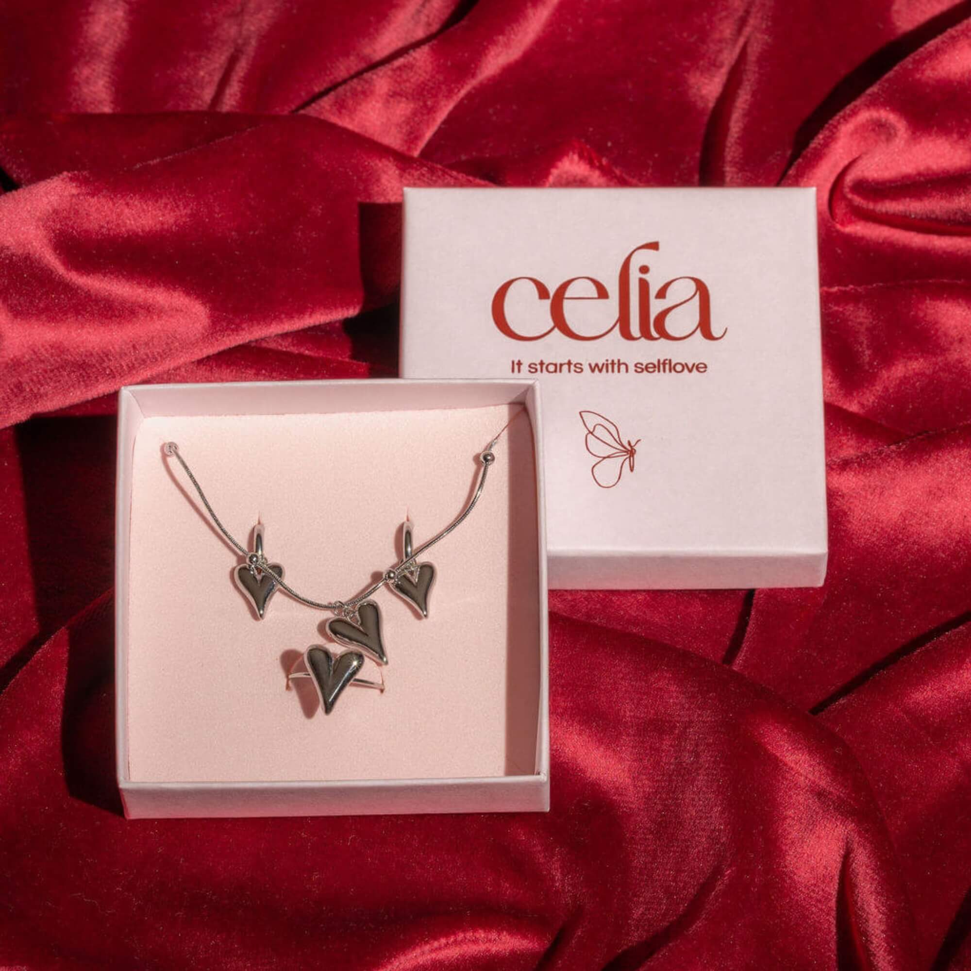 Closer to My Heart Sieradenset zilver – Zilveren sieraden set dames met hartvormige details. Verstelbaar en perfect voor elke dag vol zelfliefde.