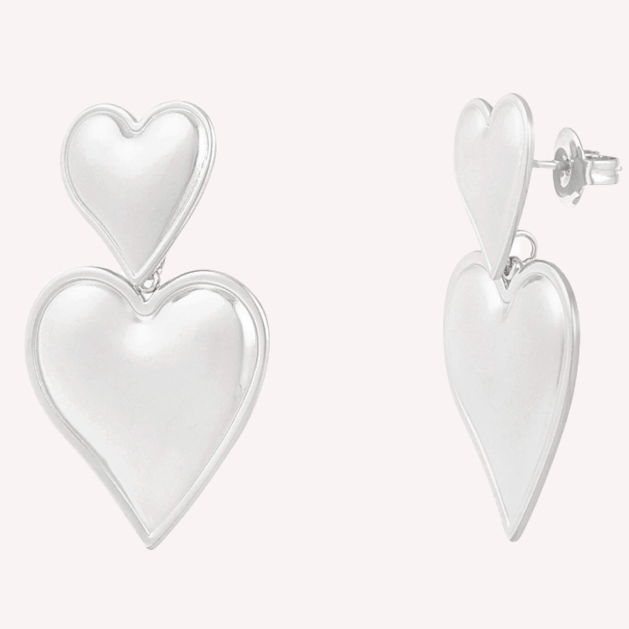 Double the Love Oorbellen zilver – zilveren oorbellen met harten, ideaal als betekenisvol cadeau of zelfliefde statement.