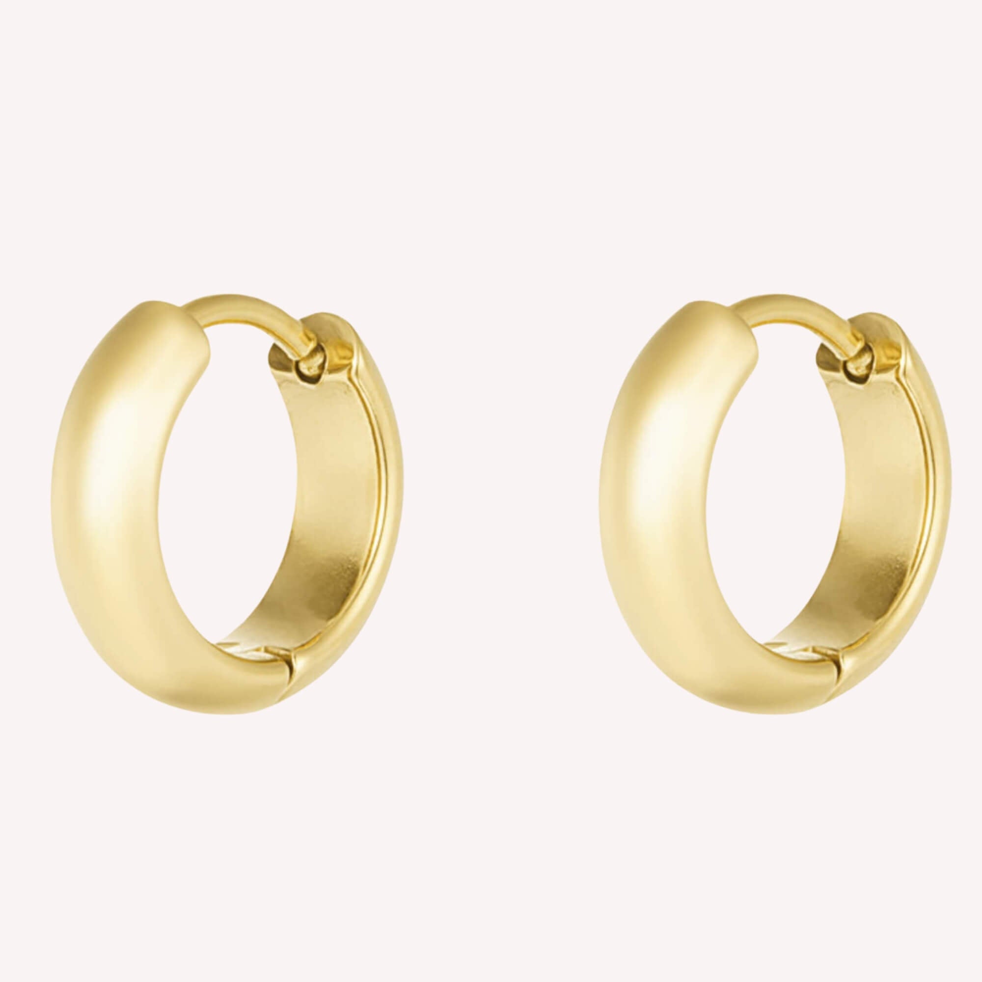 Just My Day Oorringetjes in het goud - mini basic hoops voor vrouwen gemaakt van gold plated hypoallergeen roestvrij staal.