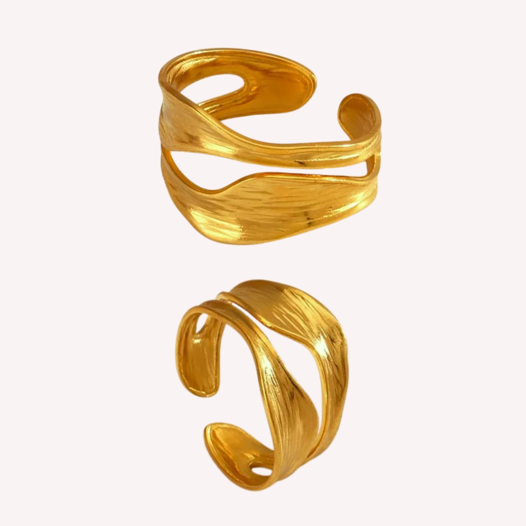 Gouden Perfectly Imperfect Ring – 18K Gold plated verstelbare ring van roestvrij staal met asymmetrisch design (maat 17/18).