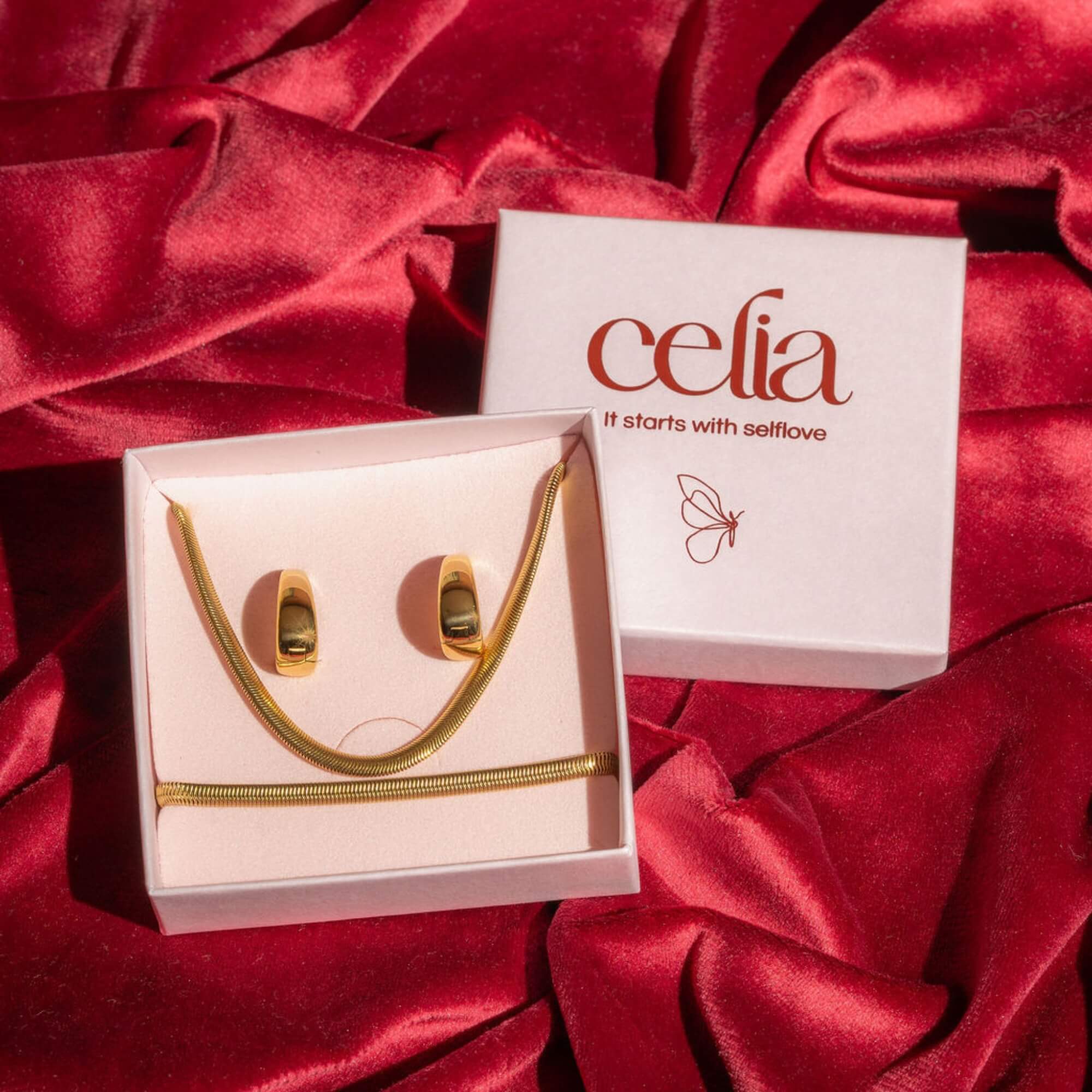 Sleek & Serene Sieradenset goud – Gouden sieradenset dames met minimalistische ketting, armband en oorbellen. Stijlvol, hypoallergeen en elegant.