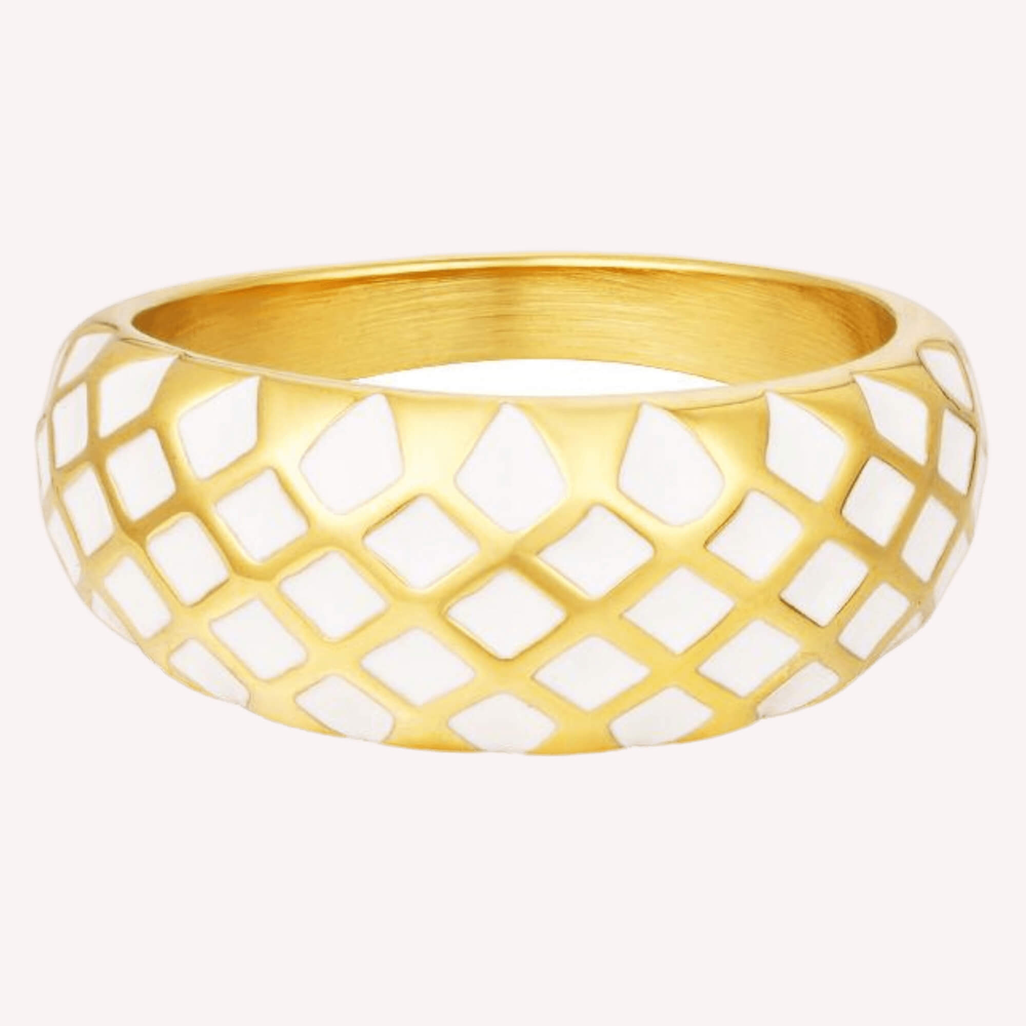 Sweet Like Honey Ring wit – gouden ring met witte emaille, elegante rvs ring voor dames met subtiele shine.