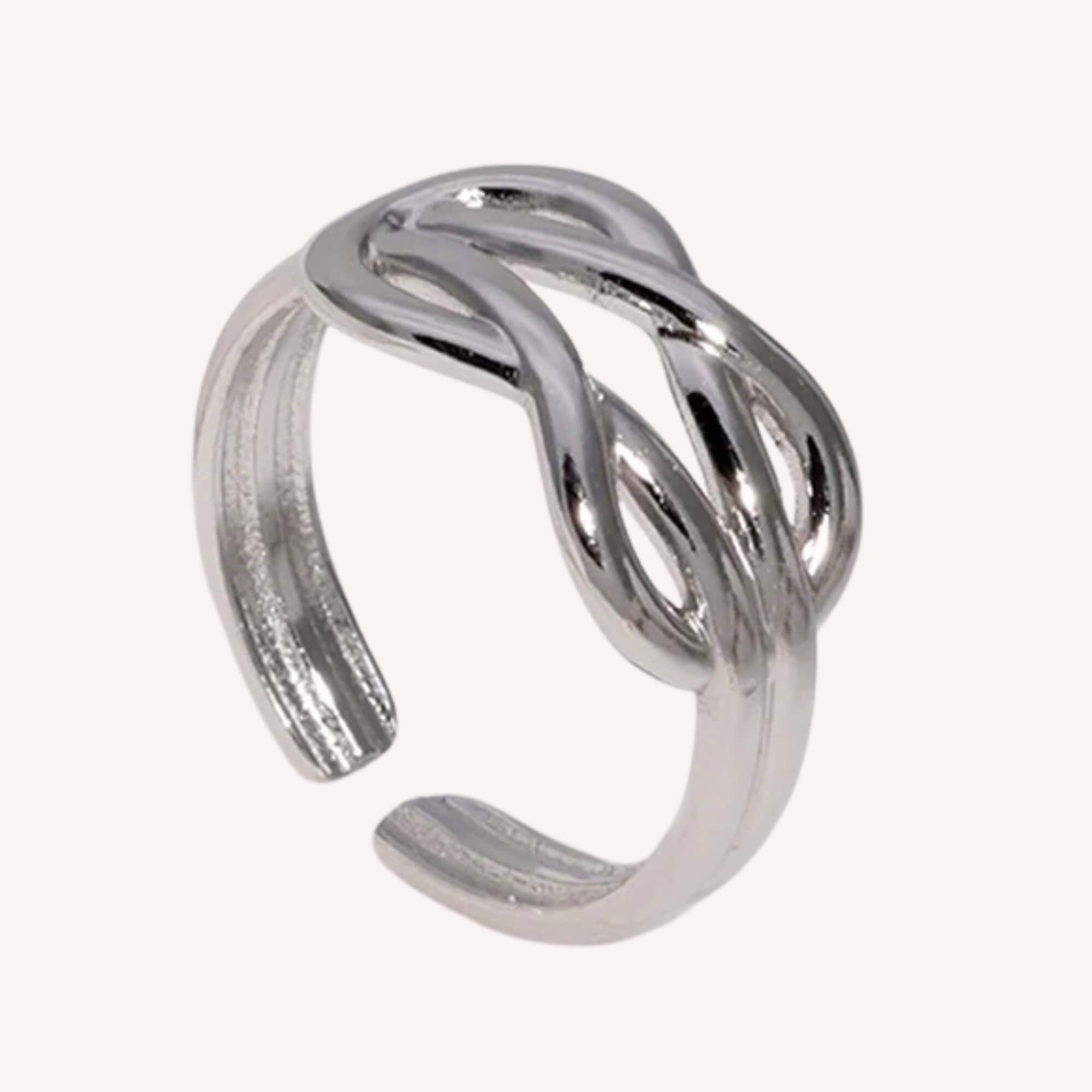 Zilveren Knot Your Average Ring: Zilveren verstelbare knoop ring verstelbaar van maat 17,35/7/54 t/m 20,25/10,5/64. Gemaakt van rvs.