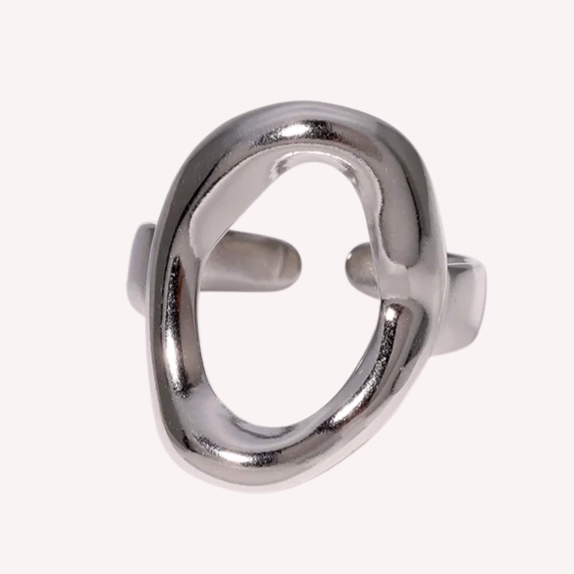 Zilveren ovale ring met open design, verstelbaar en hypoallergeen. Perfect voor elke look.