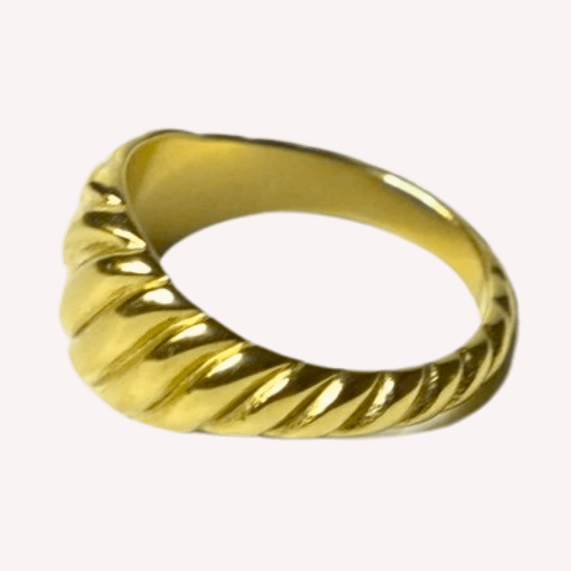 Croissant ring goud is een nikkelvrije ring.