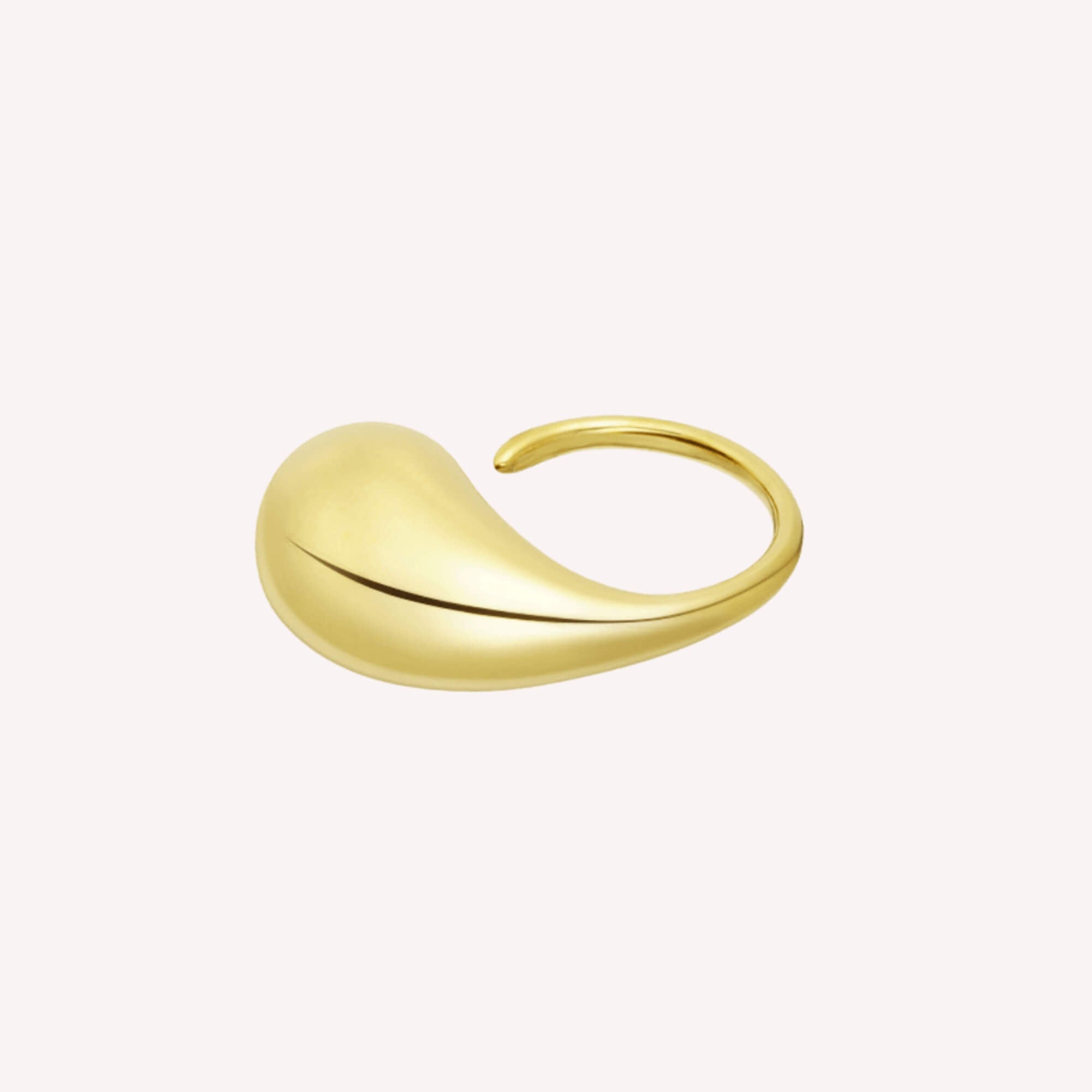 Goudkleurige druppel ring van roestvrij staal, met een tijdloos en elegant design. Perfect voor een krachtige en stijlvolle look.