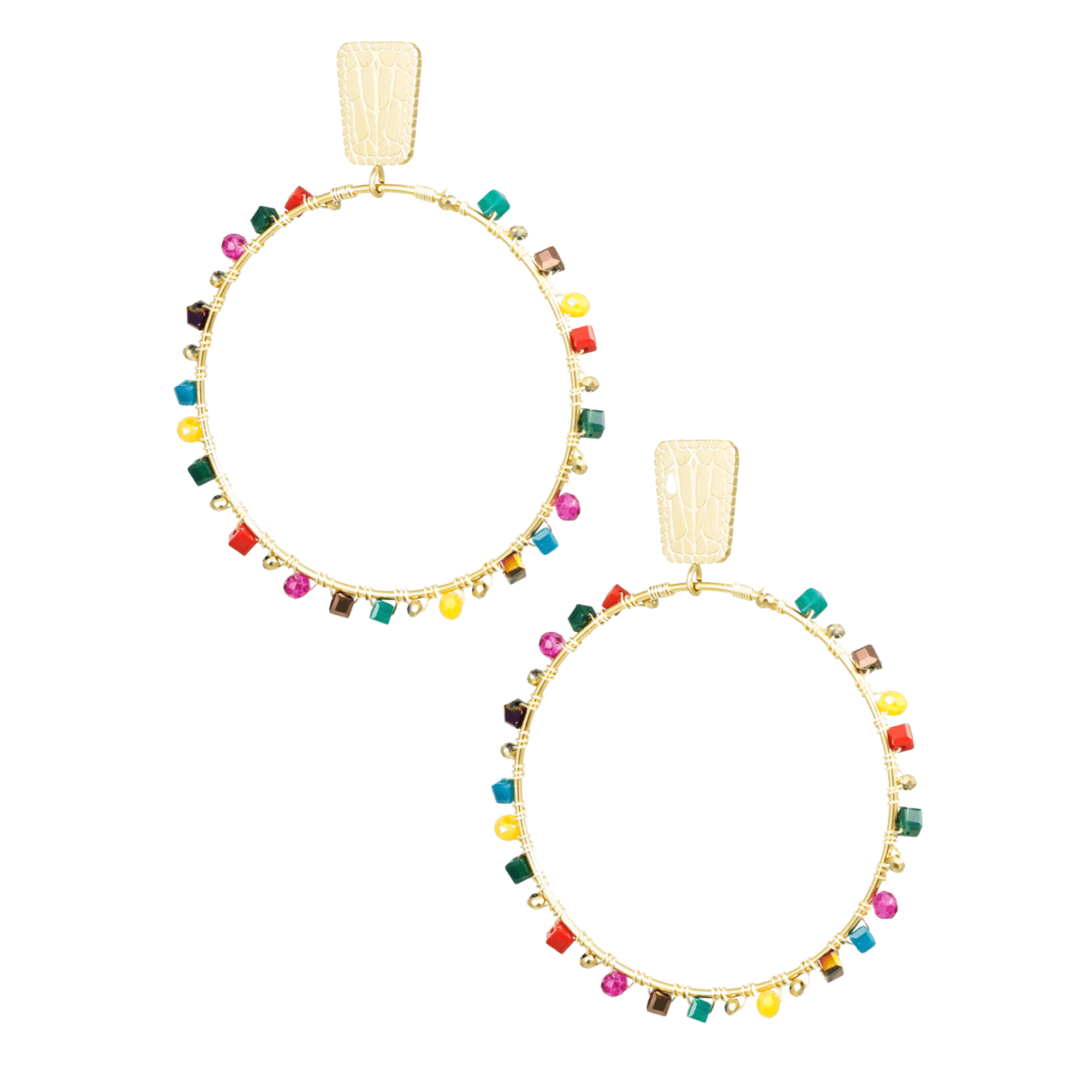 Gouden hoops met multicolor kralen. De kralen zijn in de kleur groen, geel, rood, blauw, roze en bruin.